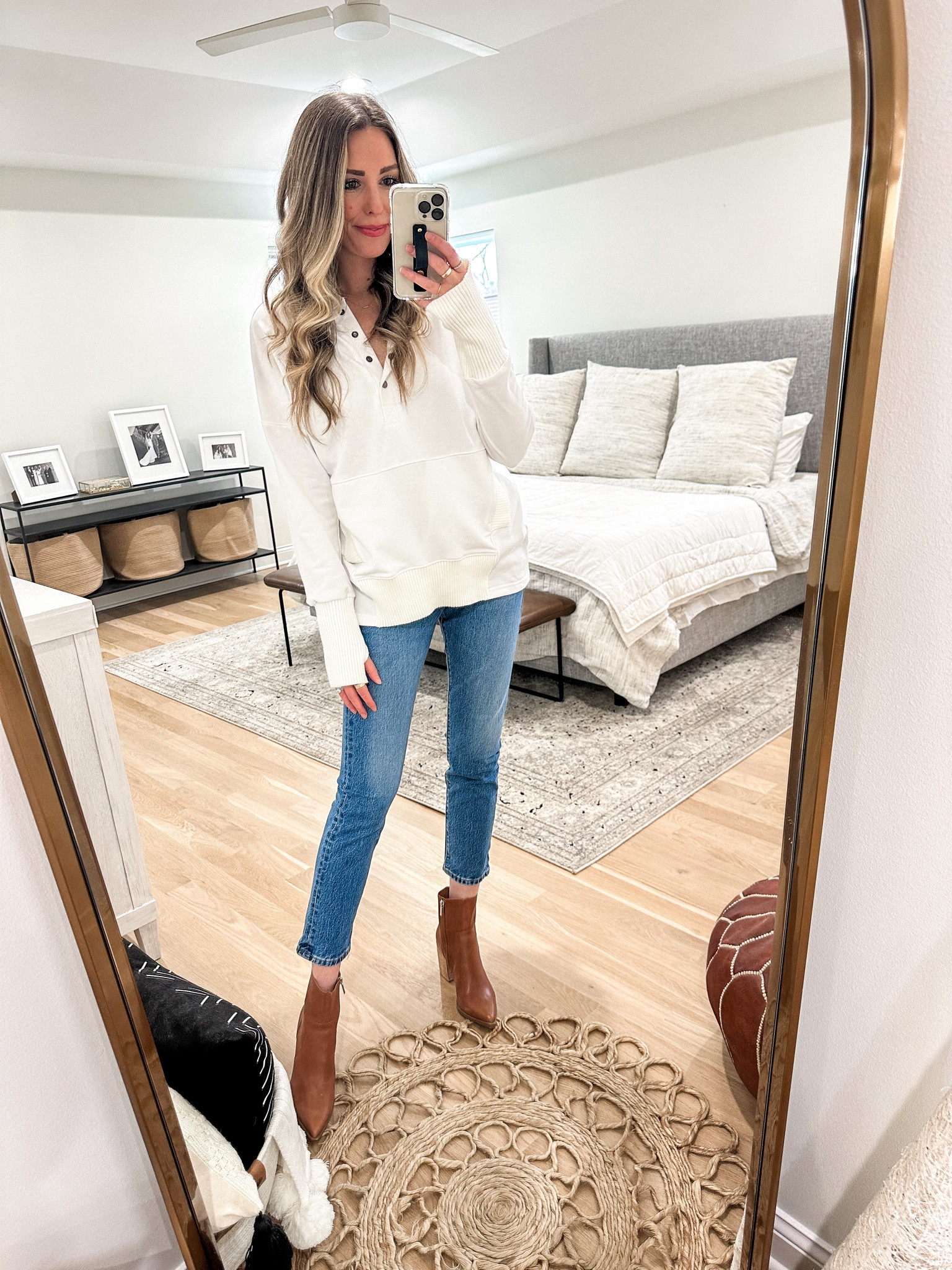 Winter outfit / jeans / amazon fashion / sweatshirt 

Small in the sweatshirt, 26 in the jeans, 7 in the booties 


#LTKstyletip #LTKshoecrush #LTKunder100