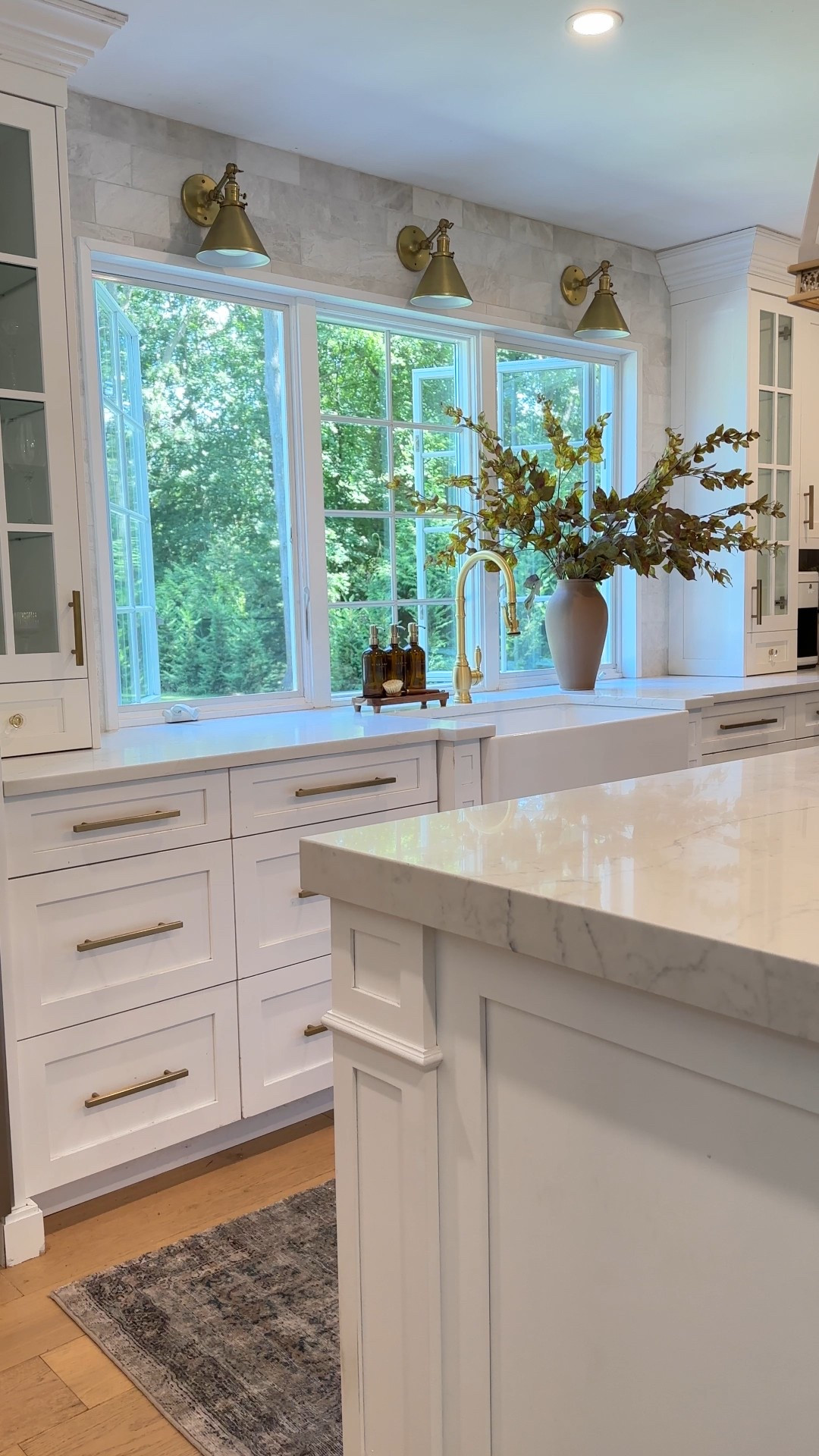 Dreaming of warmer weather, and the windows open! 🤎

kitchen decor | design | neutrals | faucet | sink | backsplash | rug | runner | branches | vase | soap dispensers


#LTKSaleAlert #LTKHome #LTKmorningroutine