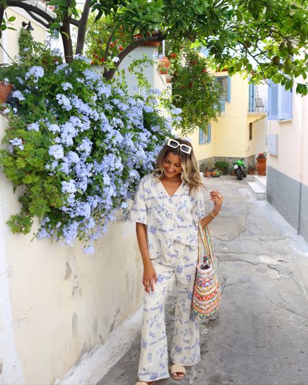 SAVE for 10 Greece outfit ideas 💙✨🧿 

Sharing ALL 12 outfits + swimsuits I wore on our week long trip to Greece on www.styledbymckenz.com complete with links to shop so you can recreate these looks. 


If you’re headed to Greece in October/this fall you’ll want to pack 
• easy maxi dresses 
• swimsuits - it’s still plenty warm to be in the water! 
• flat sandals (lots of cobblestones here)
• linen button up/pants - I wore these every night hanging around the boat and over my swimsuits! 
