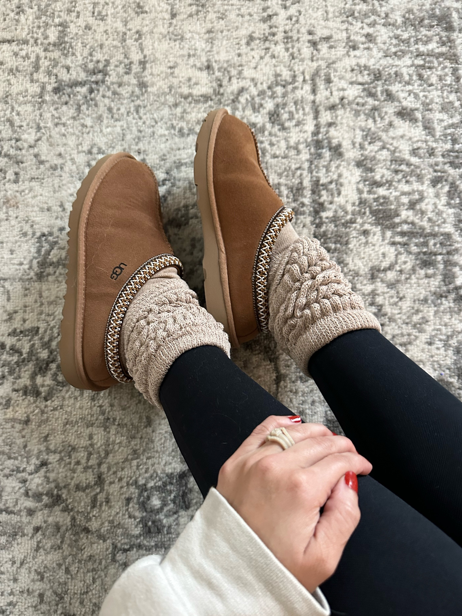 Ugg Tasman slippers (I’m wearing the youth size 5, typically a women’s size 6) I also linked the adult size & a more affordable option

#LTKfindsunder100 #LTKfindsunder50 #LTKshoecrush