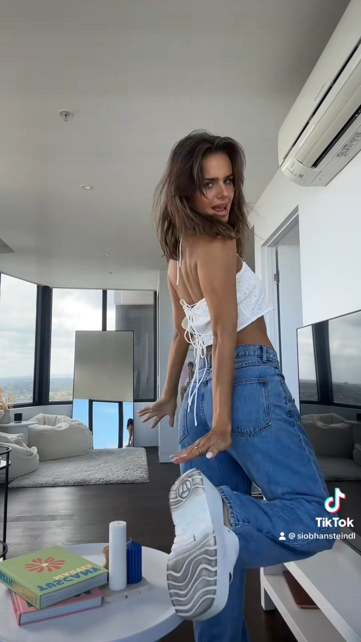 Abrand Jeans - Slouch Jean Georgia 💙

#LTKVideo #LTKaustralia #LTKSeasonal