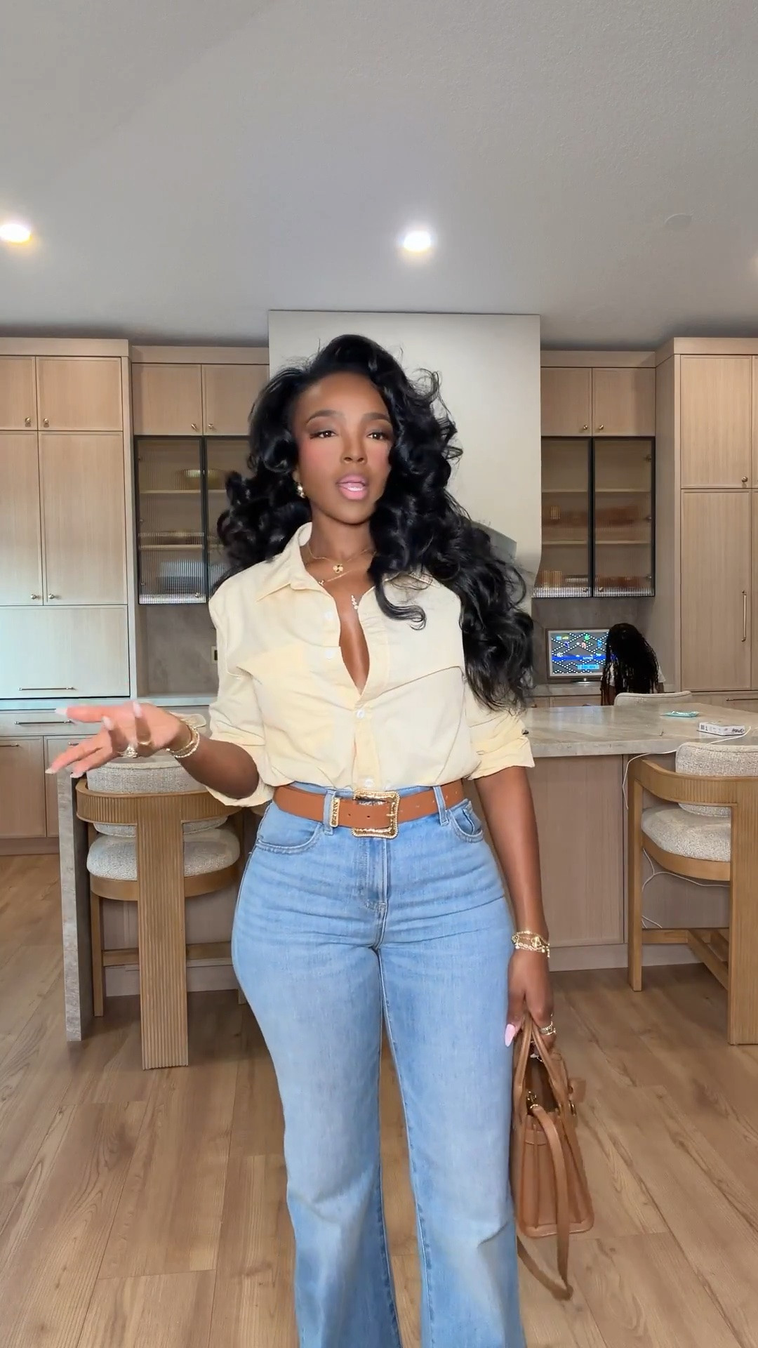 Jeans + a good button-down = always a yes 🤎✨

Comment “LOOK” and I’ll DM you the outfit details 💌

An easy elevated combo for brunch, casual Fridays, lunch dates or anytime you want to look put together without doing too much.

🔗 Direct link: [INSERT URL]

All links are always in my bio ✨

casual chic outfit, jeans outfit women, button down shirt outfit, elevated everyday style, business casual outfit

#CasualChic #OutfitIdeas