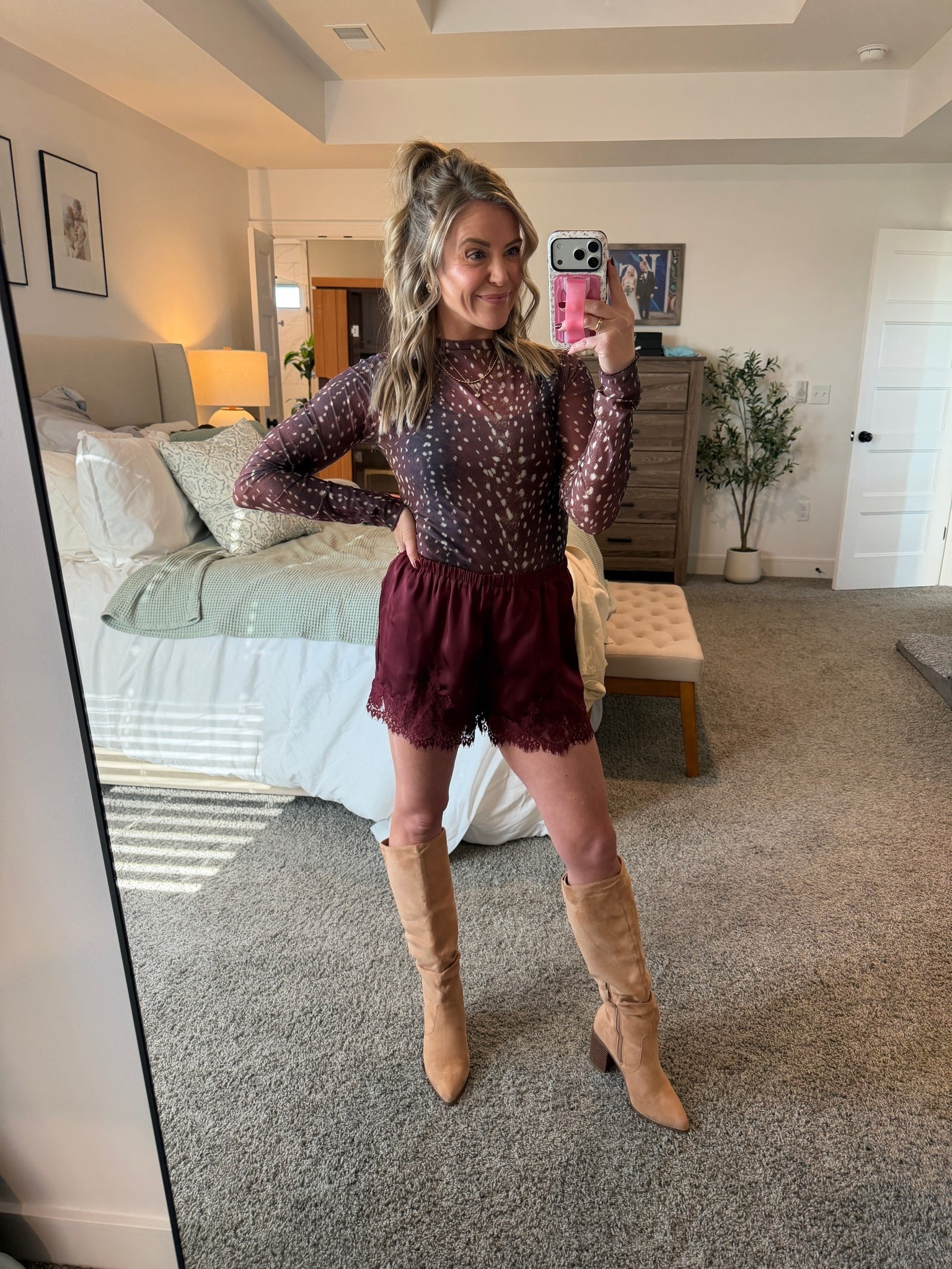 Shorts & top are @frankieandjules - code WELLNESSFORTHEWIN to save $10 off $50+
Shorts no longer available, linked a similar pair 
Boots are Amazon and so comfy!