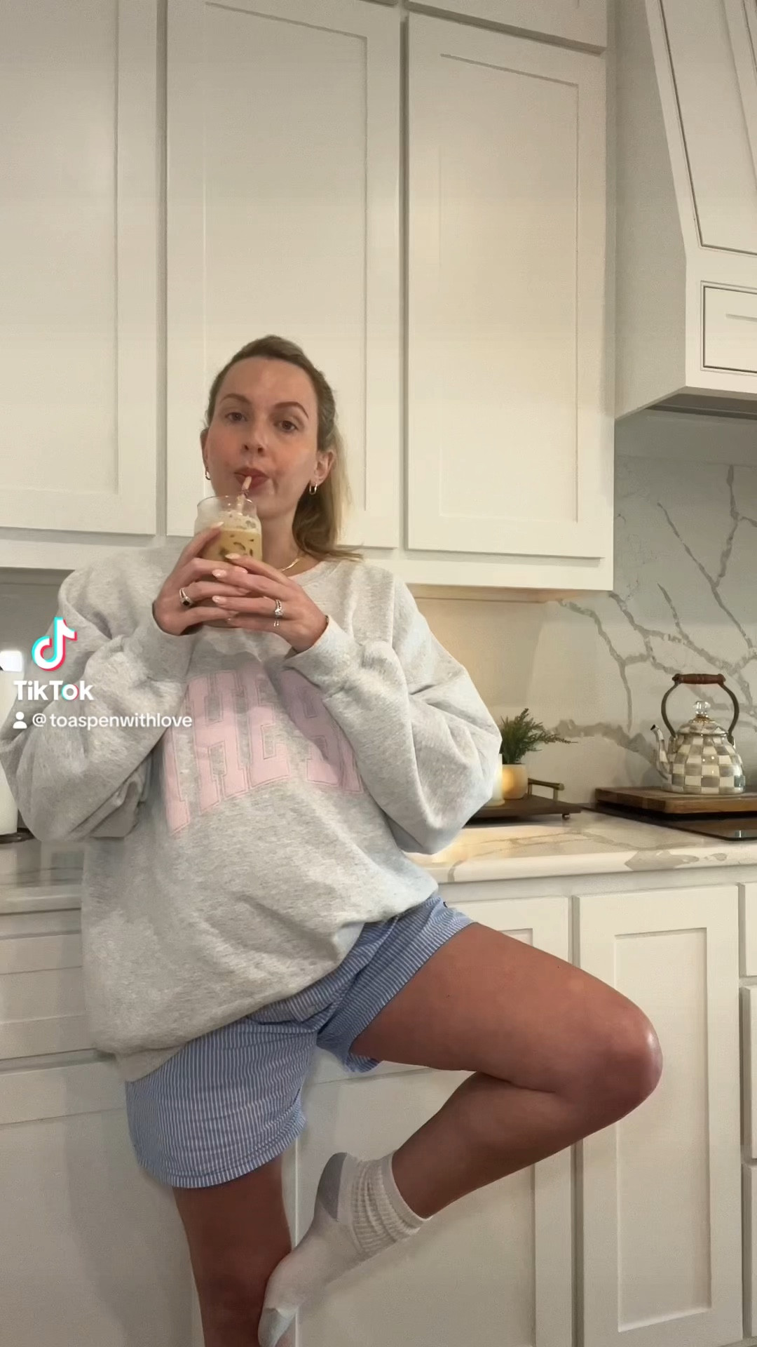 33 weeks pregnant ootd!! 💙 boxers as shorts? Yes please!! Linked a great 3 pack for a great price 