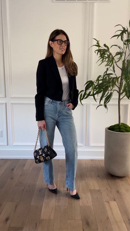 ARITZIA | 90s Baggy Denim

Denim. Denim Forum. 90s jeans. baggy Jeans. Wilfred. Casual outfit. Chic outfit. Work outfit. Neutral style. Neutral style. Spring outfit  