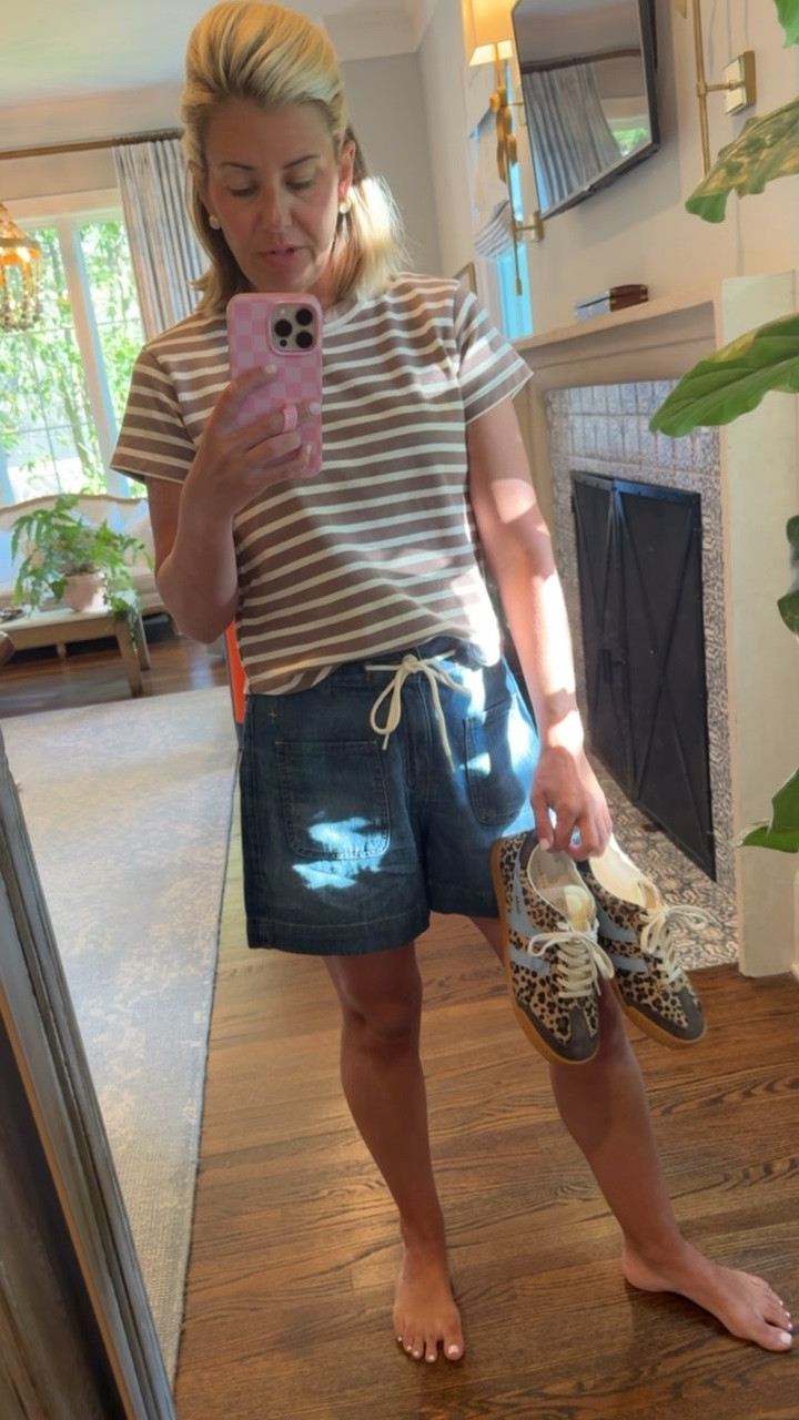 OOTD….brand new shorts I brought home from Mersea and my fave Tnuck tee. Busy day ladies…let’s do this! 
Tee - xs
Shorts - small
Sneakers - 8 tts

#LTKgrwm #LTKootd #LTKmomlife