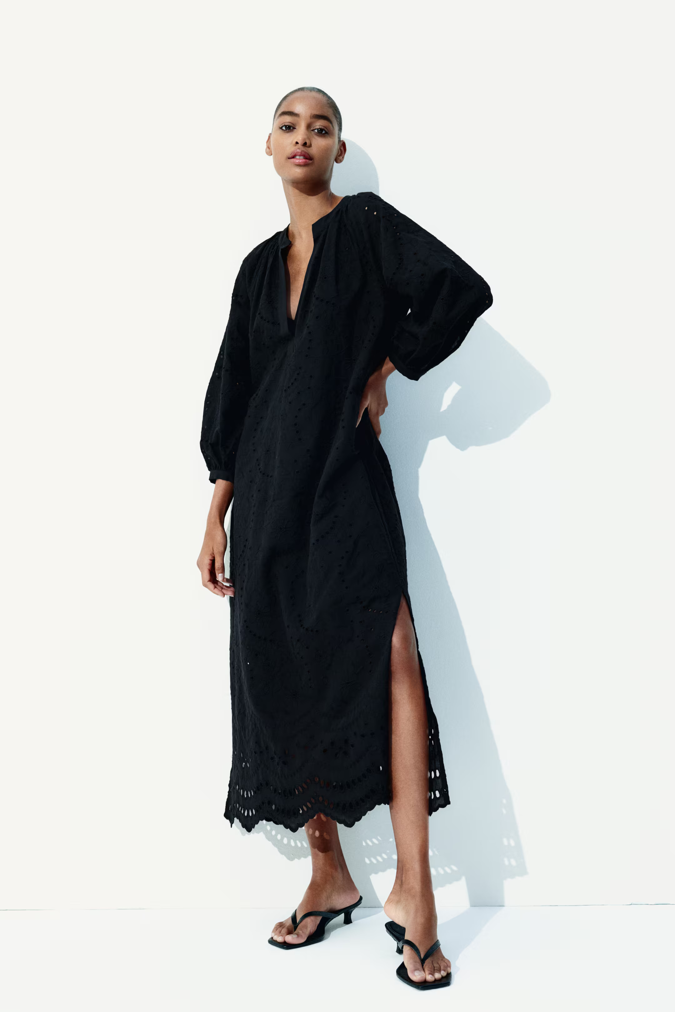 Broderie anglaise tie-belt dress - Cream - Ladies | H&M GB | H&M (UK, MY, IN, SG, PH, TW, HK)