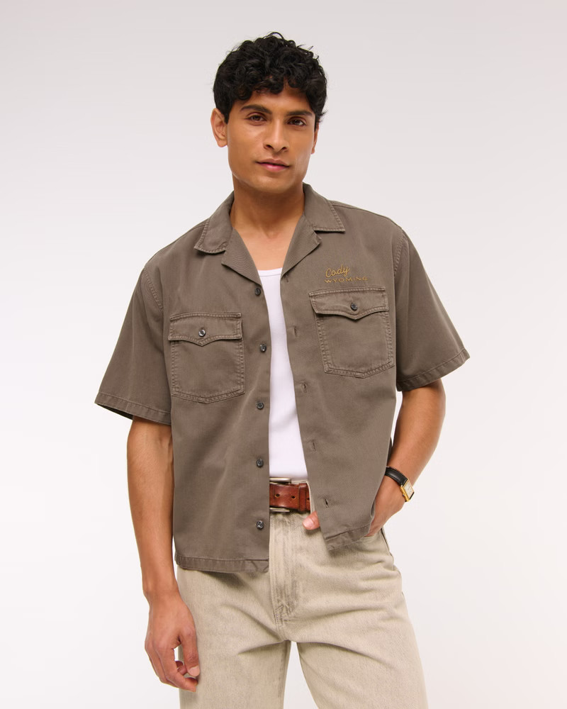 Men's Short-Sleeve Cropped Western Graphic Button-Up Shirt | Men's Tops | Abercrombie.com | Abercrombie & Fitch (US)