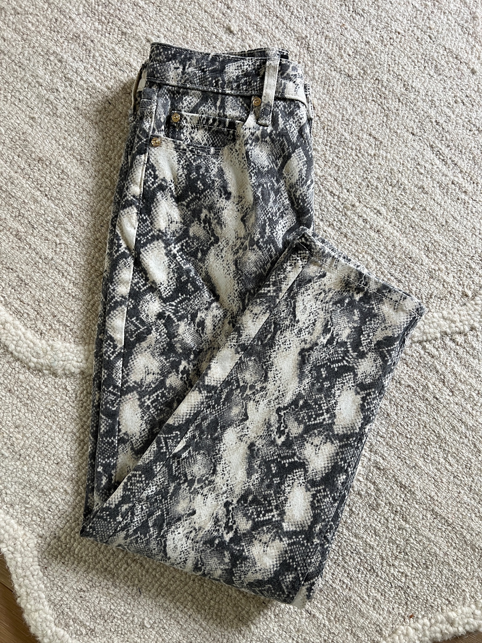 Run!!! The exclusive Scoop jeans are back!! TTS or if between size up.
