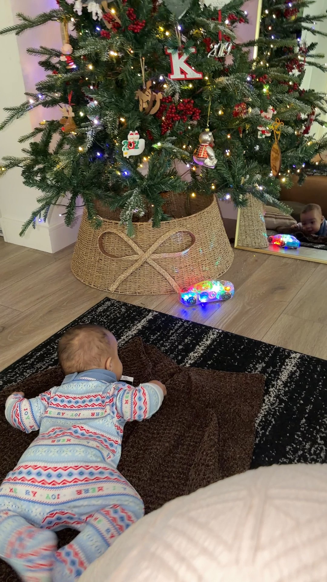 This car had been our go to entertainment to keep our toddlers and baby occupied. Perfect  gift for Christmas for you little one! 🎄🤍