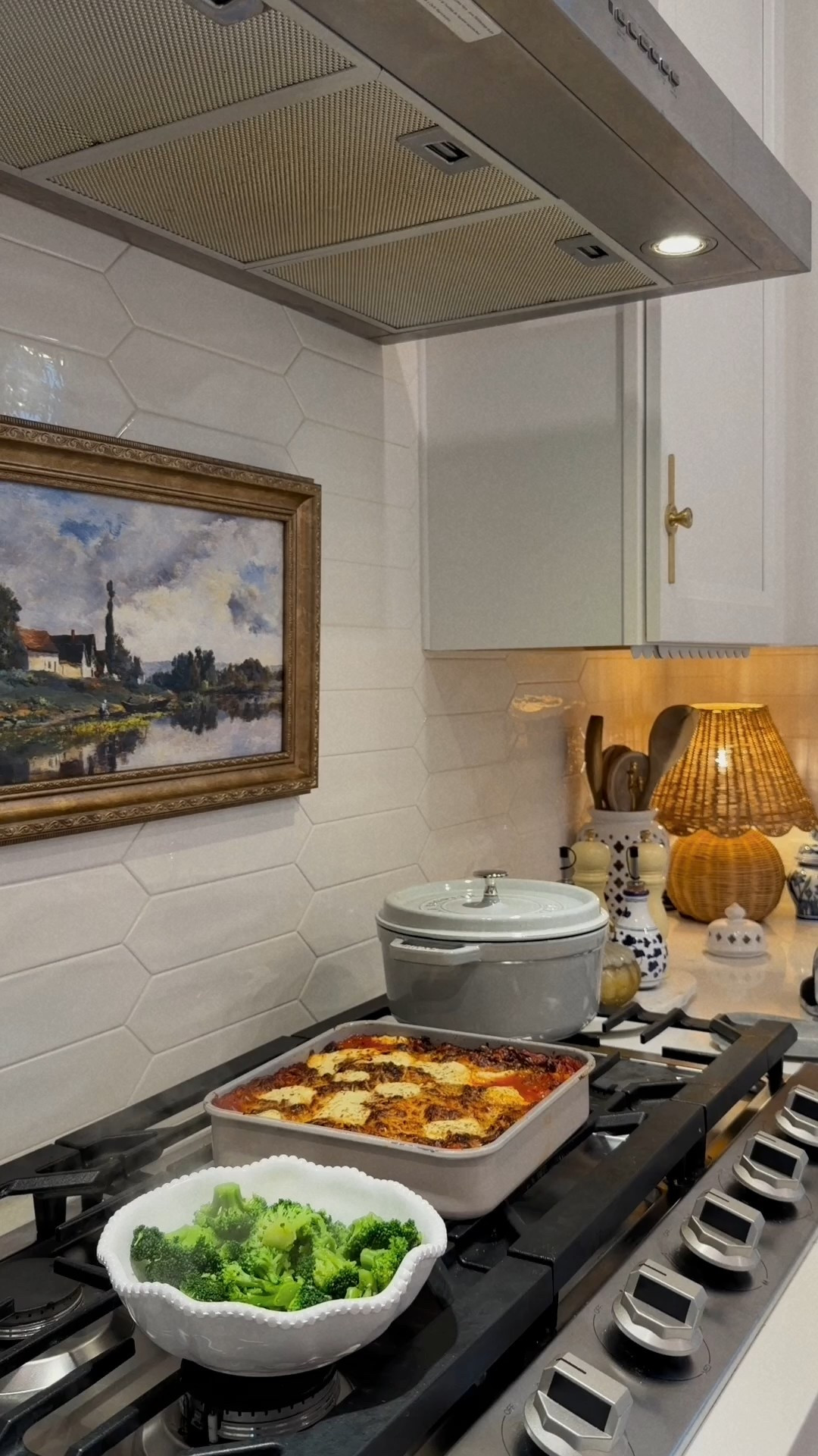 Kitchen essentials // kitchen favorites // kitchen counter decor // kitchen decor 

#LTKHome #LTKSeasonal #LTKSaleAlert