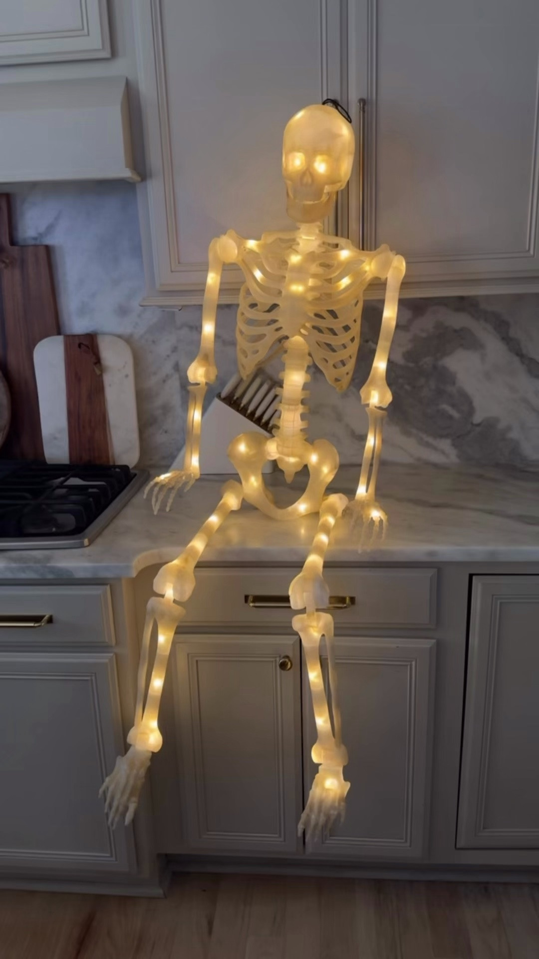 This 5’ posable led seller is back and will sell out again this year. Under $29👀💀