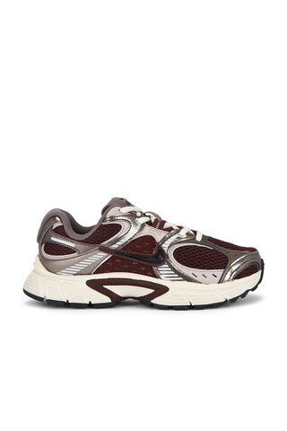 Nike V5 RNR Sneaker in Burgundy | FWRD 