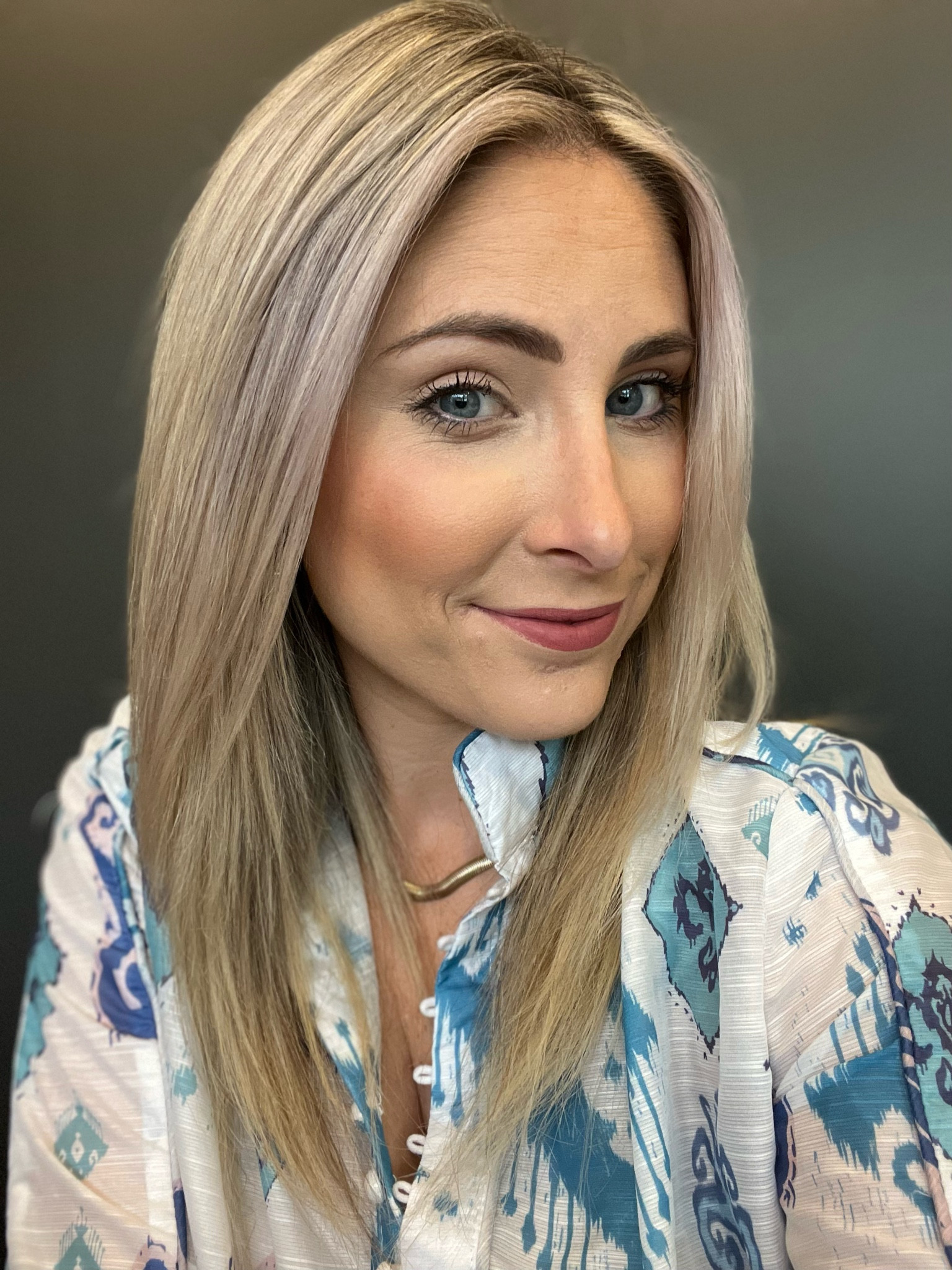 Where are my blondes at?!! If you a shampoo that really tones your hair, look no further! The Kristen Ess Purple shampoo is it!!! Now obviously don’t do what I did and leave it in too long, but it works! 

#blondehair #purpleshampoo #haircare