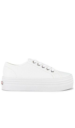 Steve Madden Bobbi30 Sneaker in White. - size 10 (also in 9.5) | Revolve Clothing (Global)