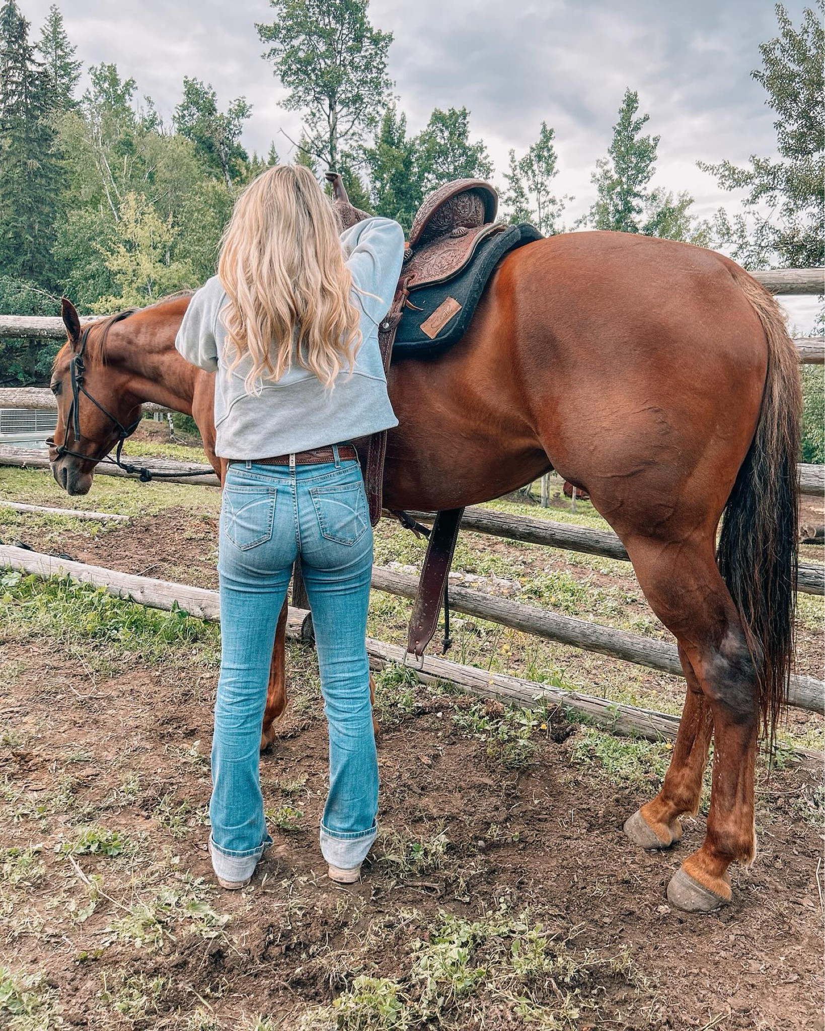 Western outfit with Ariat jeans🫶

#LTKFindsUnder100 #LTKStyleTip #LTKWorkwear