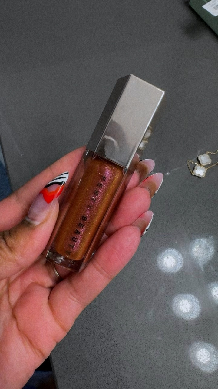 Okay don’t be mad at me but I switched out the other lip gloss for this one. Hot Chocolate Fantasy. I like it better 🥴😩

#LTKBeauty