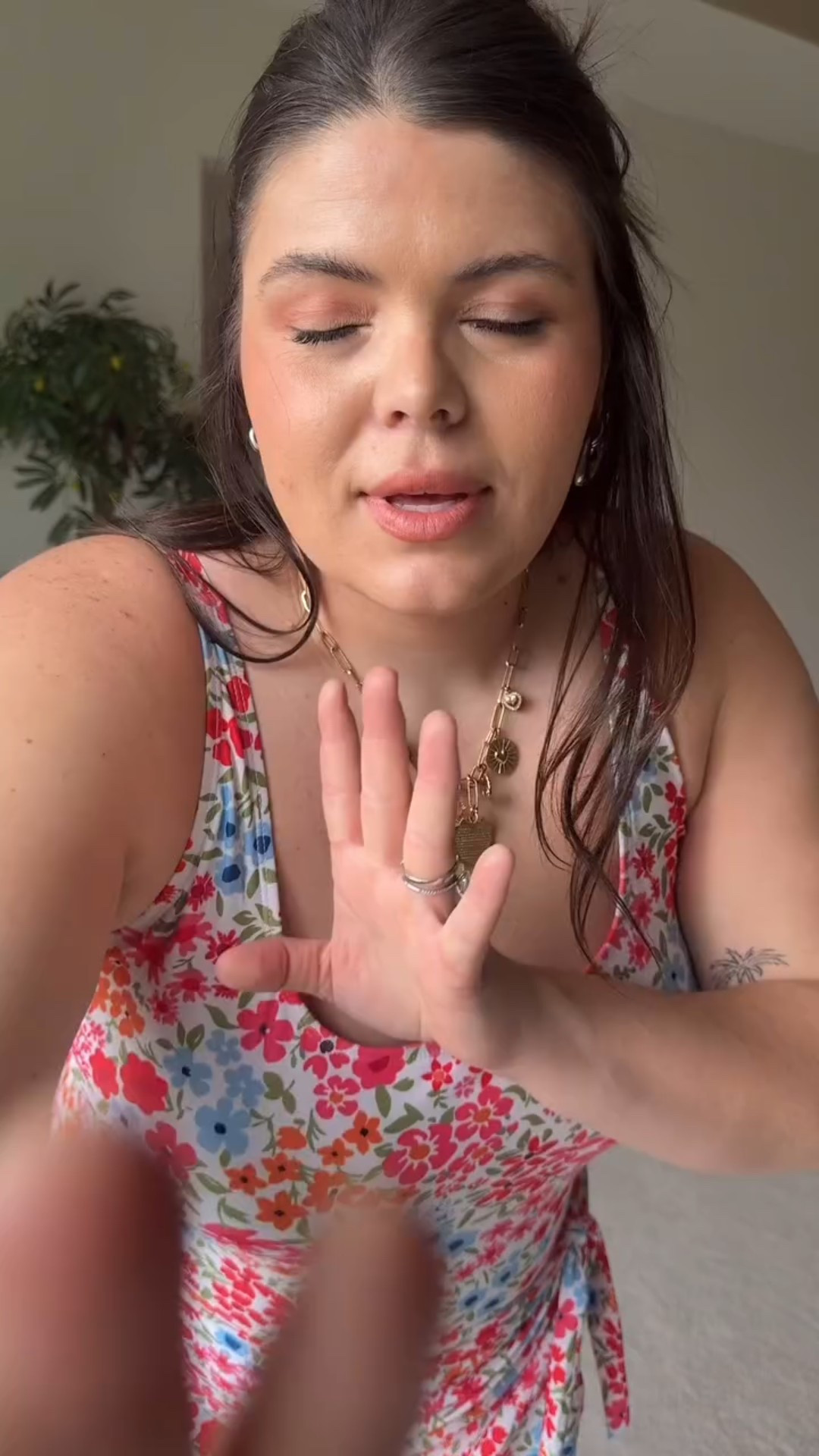 Dark haired girls that feel the struggle tap in 🙋🏻‍♀️ 😂 

This looks so cute with a bump too 🥹
Say “need” or “Info” for details 🫶🏼

Save & follow @hiericasuckow for thick tummy friendly swimsuit inspo 🫶🏼
#midsize #swim2025 #summerfashion