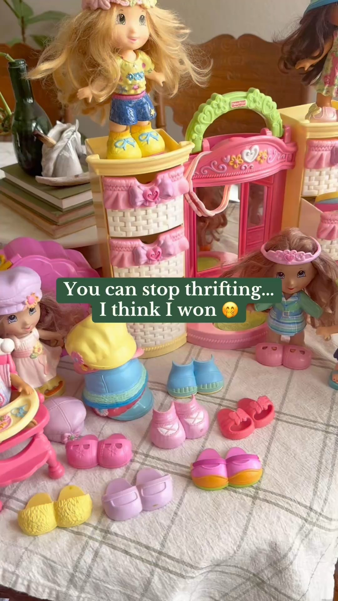 I still can’t believe I found this 🤭✨ The Fisher-Price Snap ‘n Style Dream Closet—with all the dolls, outfits, and accessories?! The ultimate 2000s throwback. I think I officially won thrifting. 🏆 #ThriftWin #VintageToys #2000sNostalgia #FisherPrice #SnapNStyle #ThriftWithMe #MomLife #SecondhandTreasure