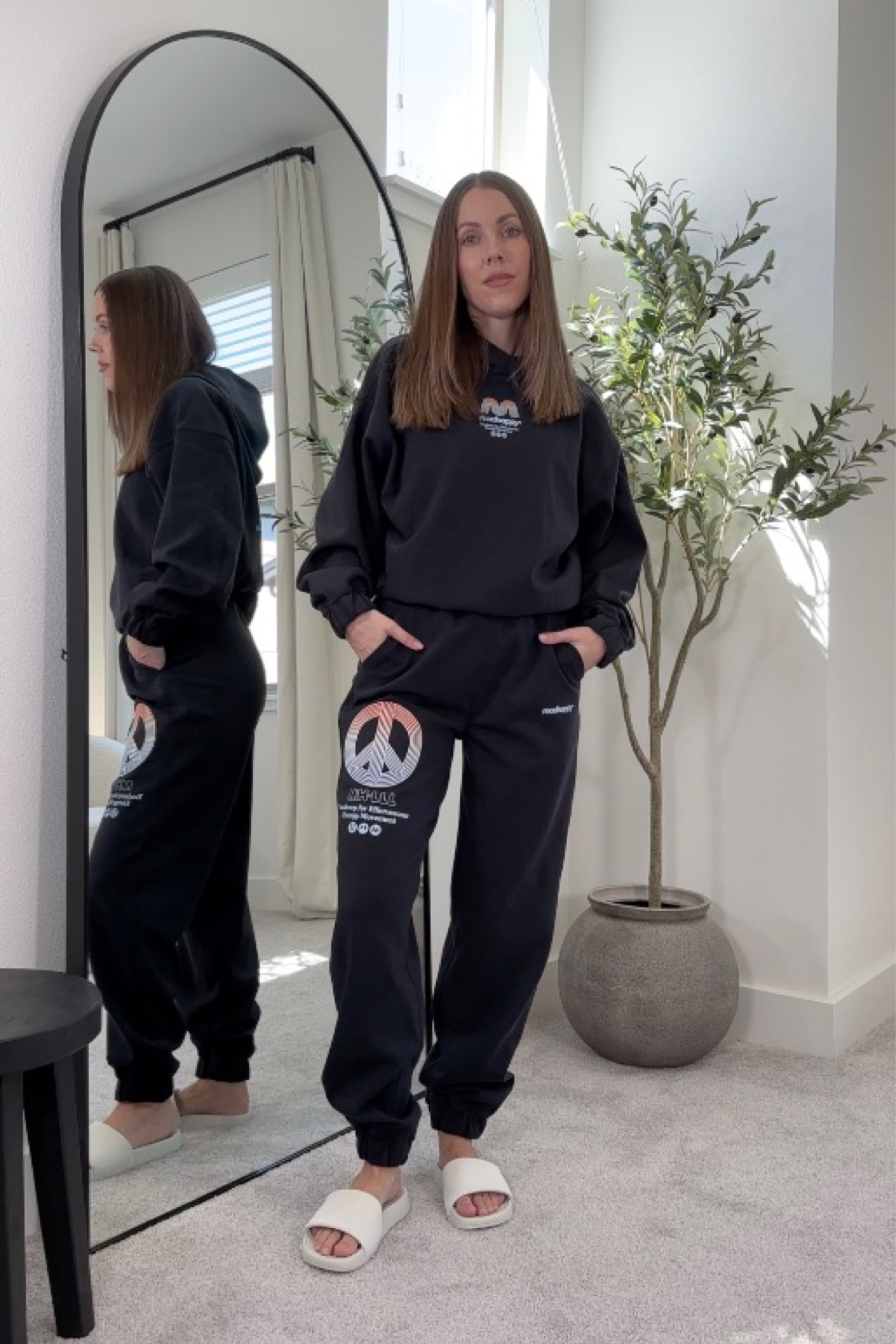 Lululemon x Madhappy collection 😍
Sweatshirt size 2
Sweatpants size 2
Slides size 5

#LTKSeasonal #LTKfit