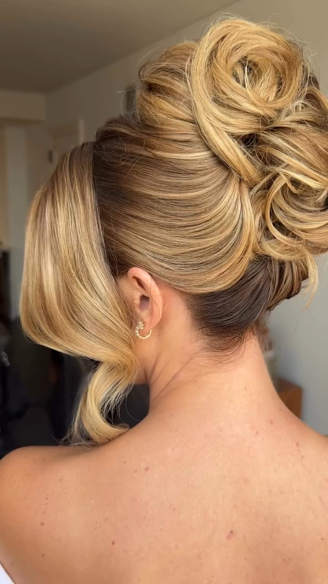 Yesterdays Hair was so dreamy! Hair by Me #surrealbeautylauren Makeup by Bri #surrealbeautybri @surrealbeautytx #updo #bridalhair #bridalupdo #romantichair #hair 