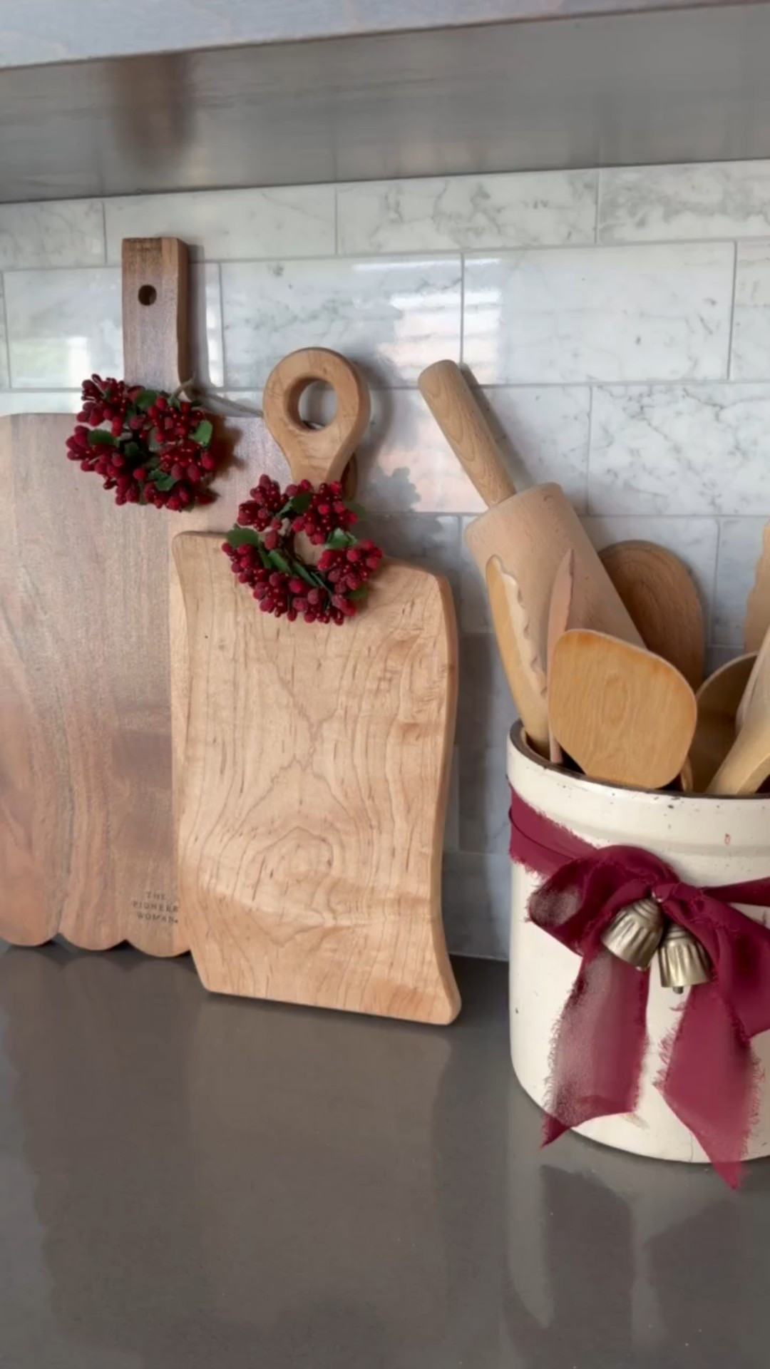 It’s so easy to add a touch of the holidays to your kitchen with some ribbon and mini wreaths! 😍👏🏼

#christmasdecor #christmasribbon #christmaskitchen #kitchendecor #holidaystylings

 

#LTKHoliday #LTKHome #LTKSeasonal