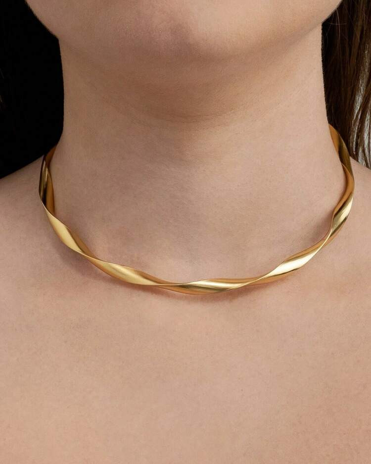 Choker Aro Torcido Regulável Banhado A Ouro 18K - D France Semijóias Carnaval | SHEIN