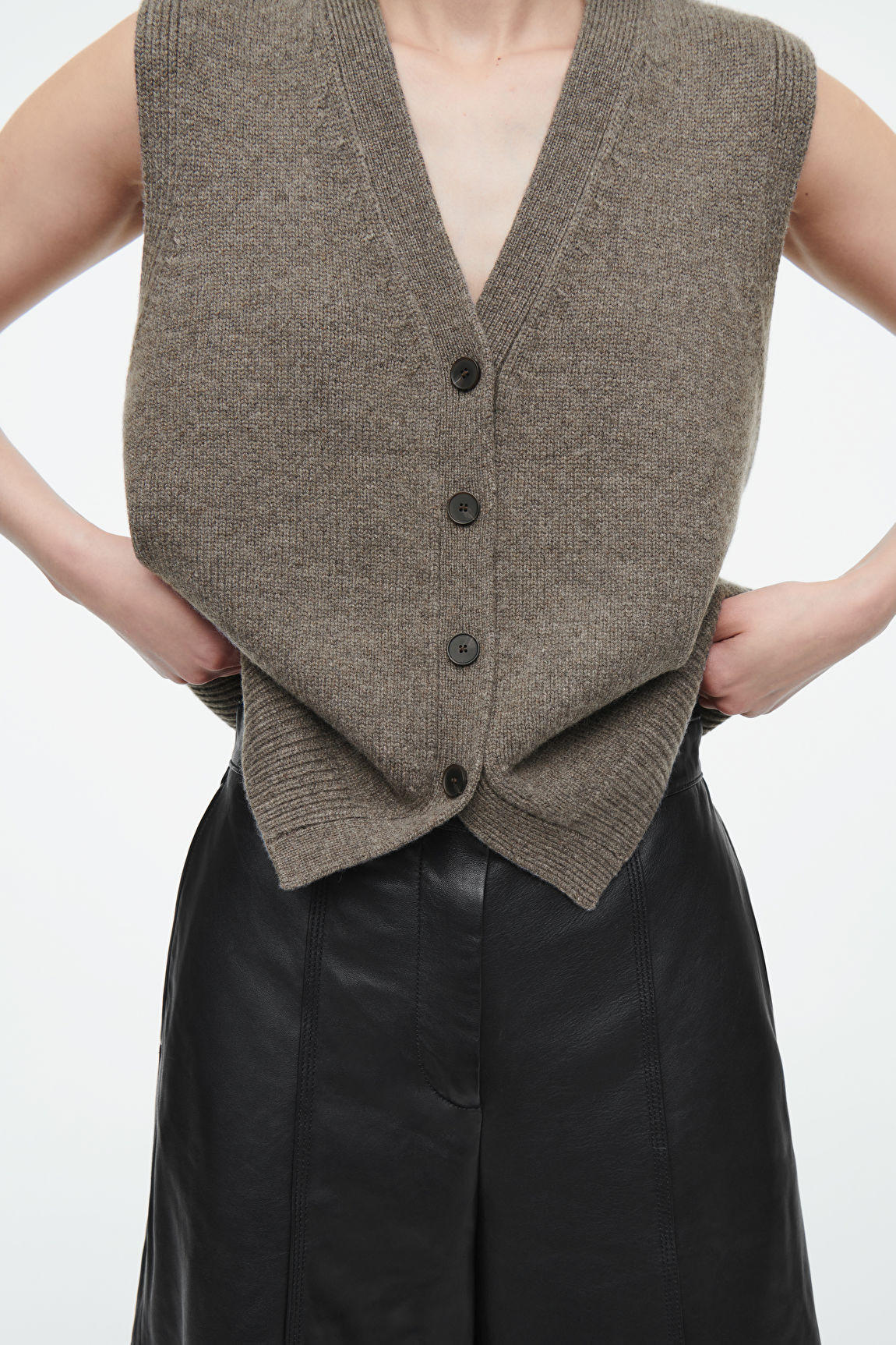 KNITTED CASHMERE-BLEND VEST | COS (EU)
