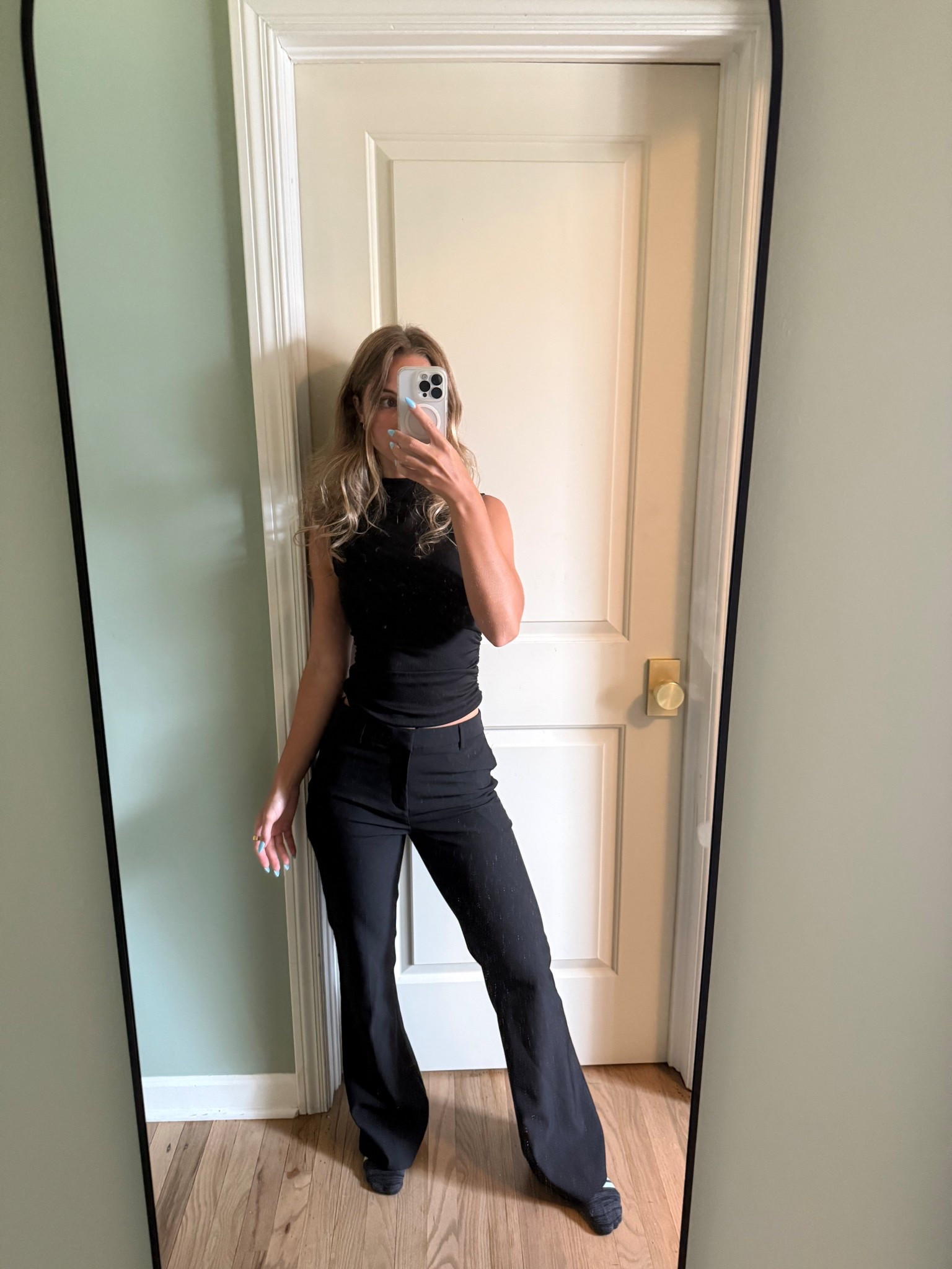 Cute flare work pants!! Ordered a small!