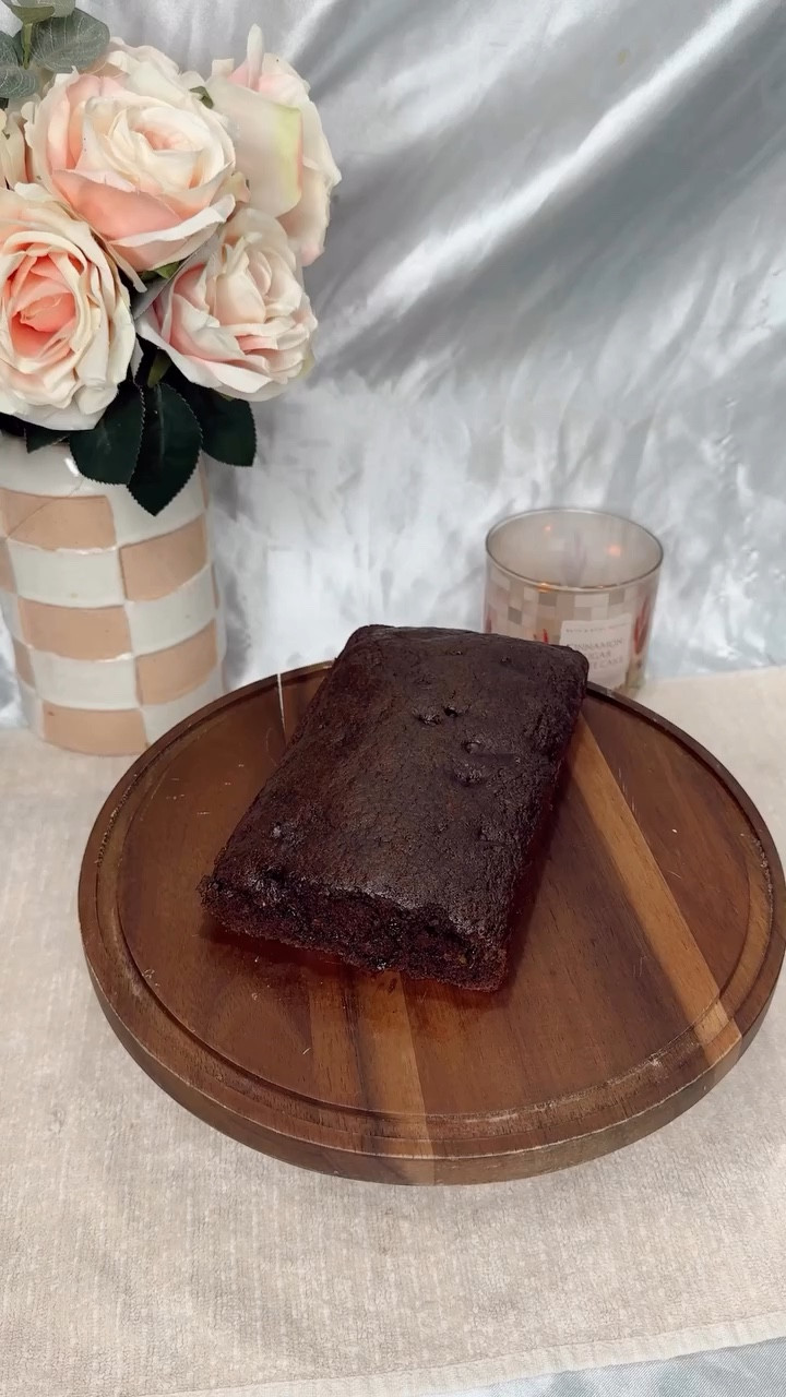 I hate when a healthy alternative recipe actually works out because now I will be making sweet potato brownies on the regular. You can’t even taste the difference.
.
Recipe card at the end for you to screenshot!
.
Ingredients:
*  1 baked & smashed sweet potato
*  6 tablespoons of all-purpose flour
*  3 tablespoons of cocoa powder
*  2 eggs
*  ¼ teaspoon of baking soda
*  ¼ teaspoon of salt
*  ½ cup of maple syrup
*  ½ cup of chocolate chips
Instructions:
1.  Preheat the oven to 350F (180C) degrees.�Grease a loaf pan with cooking spray. Set aside.
2.  In a medium-sized bowl, mash the sweet potato.
3.  Add the flour, cocoa powder, baking soda, salt, and eggs, and mix until incorporated.
4.  Add the maple syrup and chocolate chips, mix until well incorporated.
5.  Pour into the greased loaf pan. Spread into an even layer.
6.  Bake for 30 minutes.
7.  Remove from the oven and cool fully in the pan.
8.  Enjoy!
.
#sweetpotatobrownies #bakedsweetpotato #brownierecipe #bakingrecipe #healthydessert