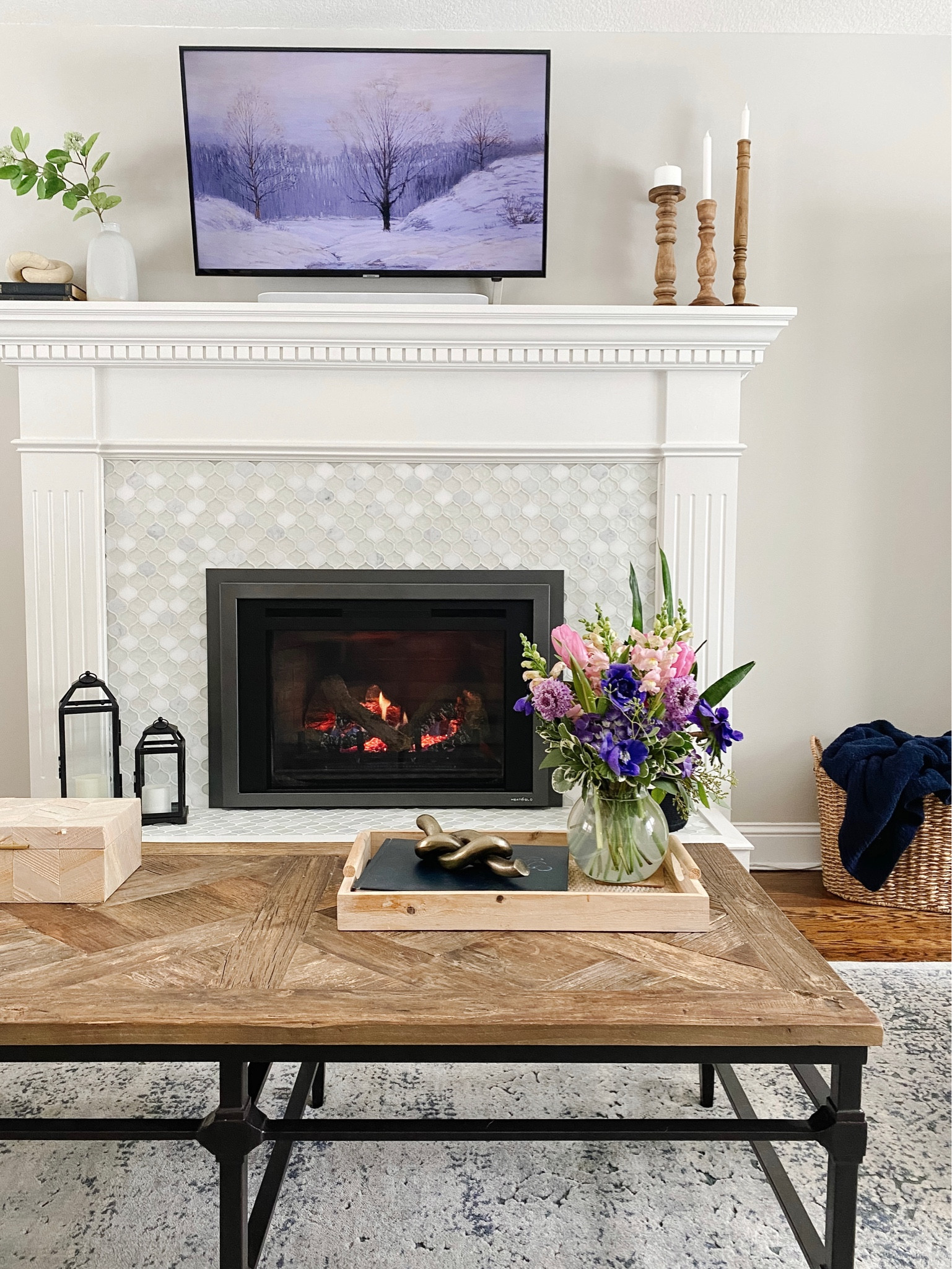 Winter living room decor

#LTKSeasonal #LTKhome #LTKstyletip