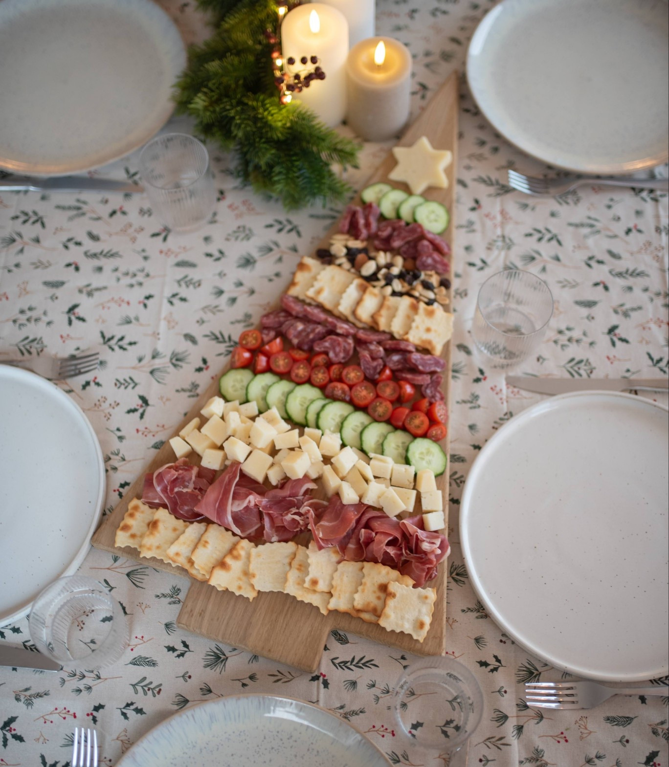 Hier kommt eine schöne Idee für eine weihnachtliche Vorspeise in der Vorweihnachtszeit 🥰🤶🏻🎄✨
Mein Holzbrett ist 70cm lang und von einem Handmade Shop, der inzwischen geschlossen hat. Hab euch daher einige Alternativen verlinkt! 

#LTKdeutschland #LTKfamily #LTKfestive