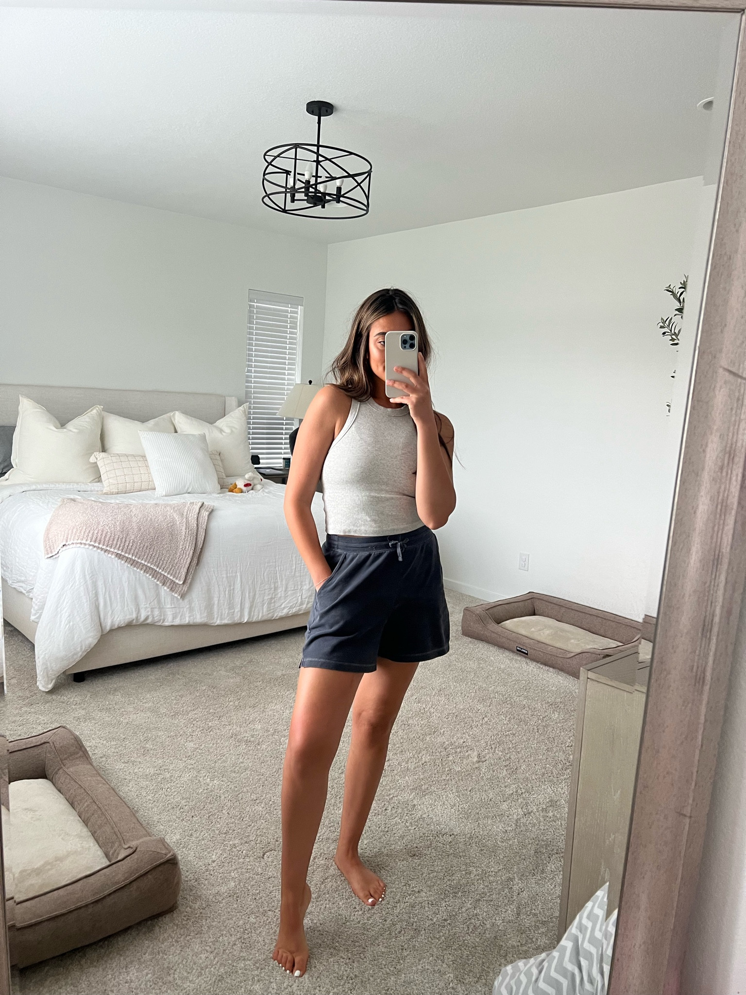 This grey tank is such a good staple and looks & feels so expensive when it’s actually less than $15! 