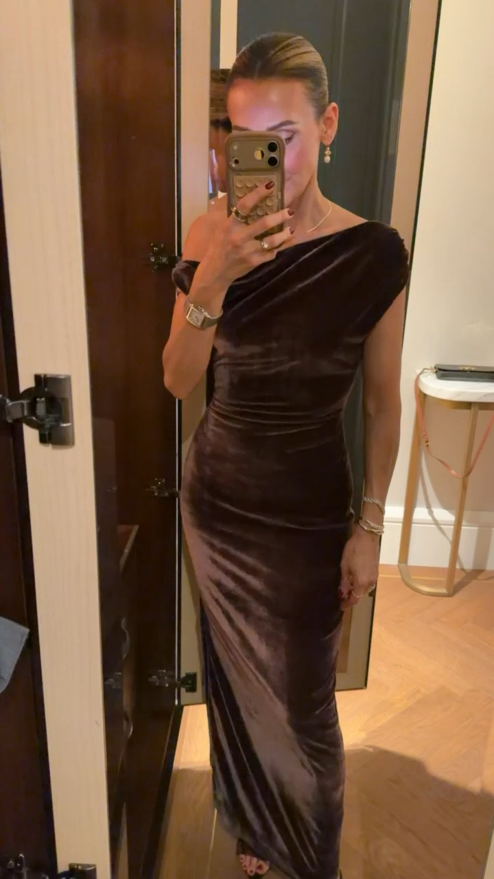Wearing this gorgeous dress for the opera tonight, dress is perfect for fall/winter wedding guests and holiday parties. Linking a few more dresses that are perfect for these upcoming occasions