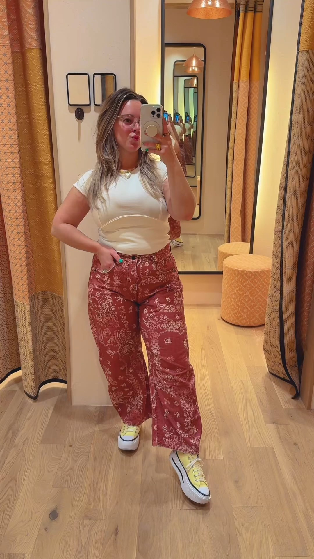 OOTD 5.2

These printed barrel jeans from Free People I am wearing a size 29 and a L in the tee 😍

#LTKMidsize #LTKFindsUnder100 #LTKStyleTip