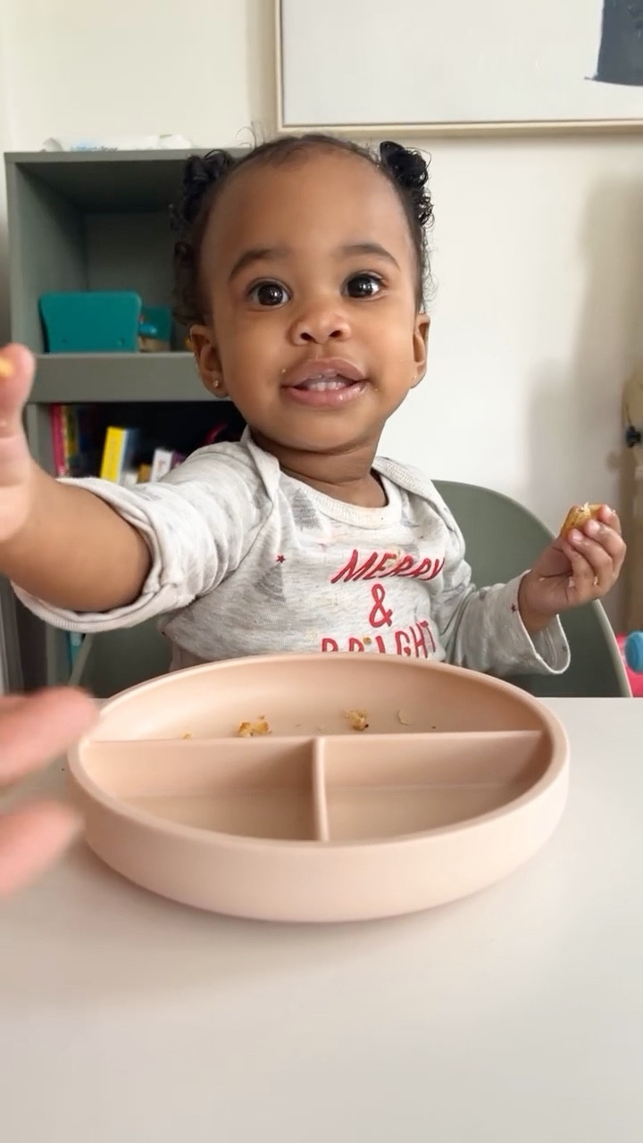 Some of our fav baby eating utensils! Bella has been using these plates/bibs since she was 6 months and loves them! 