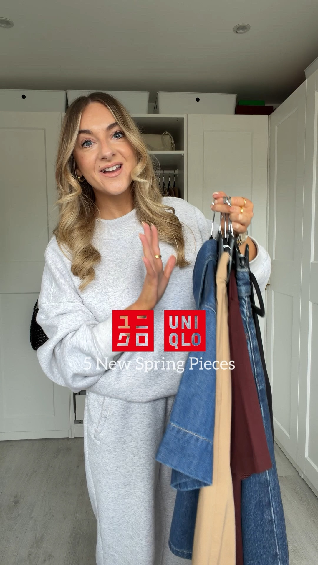 New basics from Uniqlo 

Trousers: XS reg
Fine knit top: Small
White t-shirt: XS
Dark denim shirt: XS
Boxy denim shirt: Small
Denim shorts: 24 waist
Bra top: XS

#LTKunboxing #LTKworkwear #LTKspring