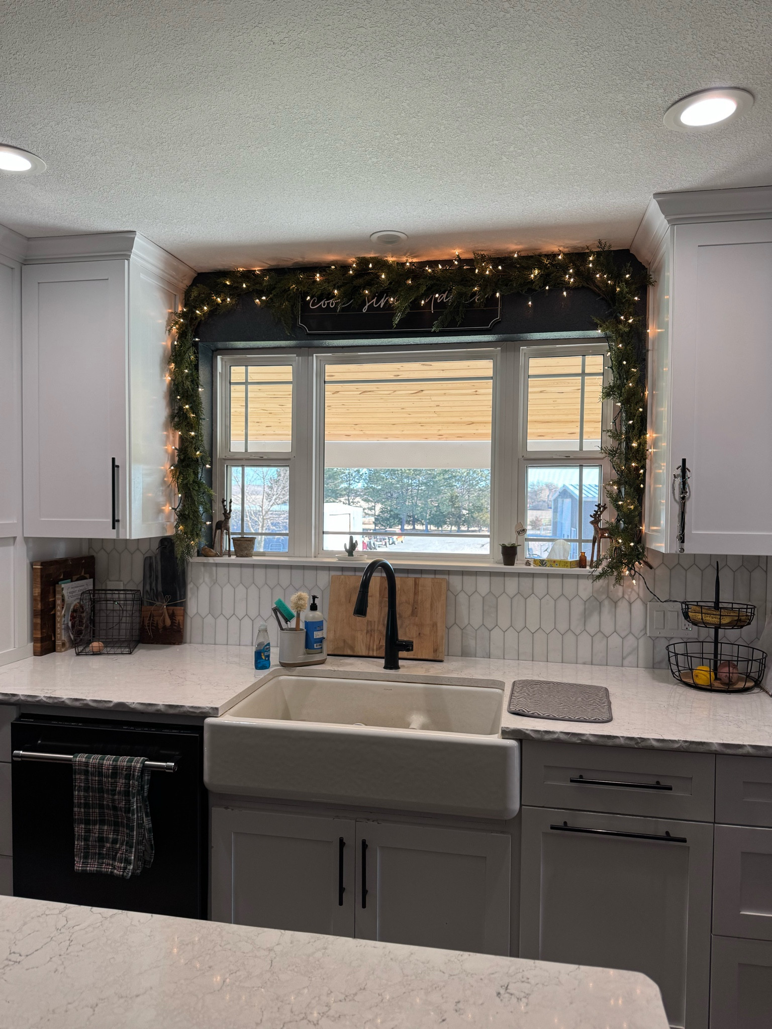 Little garland to make the house cozy for winter ! 

#LTKU #LTKSeasonal #LTKhome