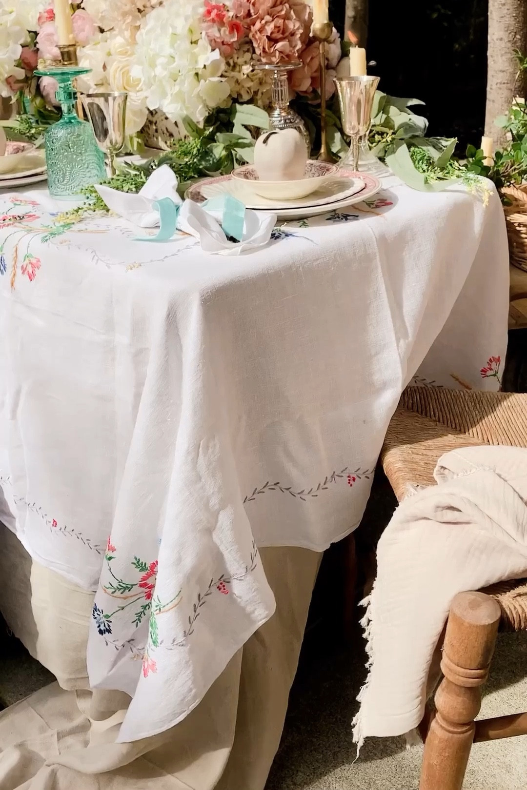 a perfect outdoor spring / Easter Tablescape. #LTKspringdecor #LTKeaster #LTKtablelinens #LTKfozyhome #LTKhomedecor #LTKvintagehomedecor for more inspiration countrychichomes.com

#LTKU #LTKeurope #LTKhome