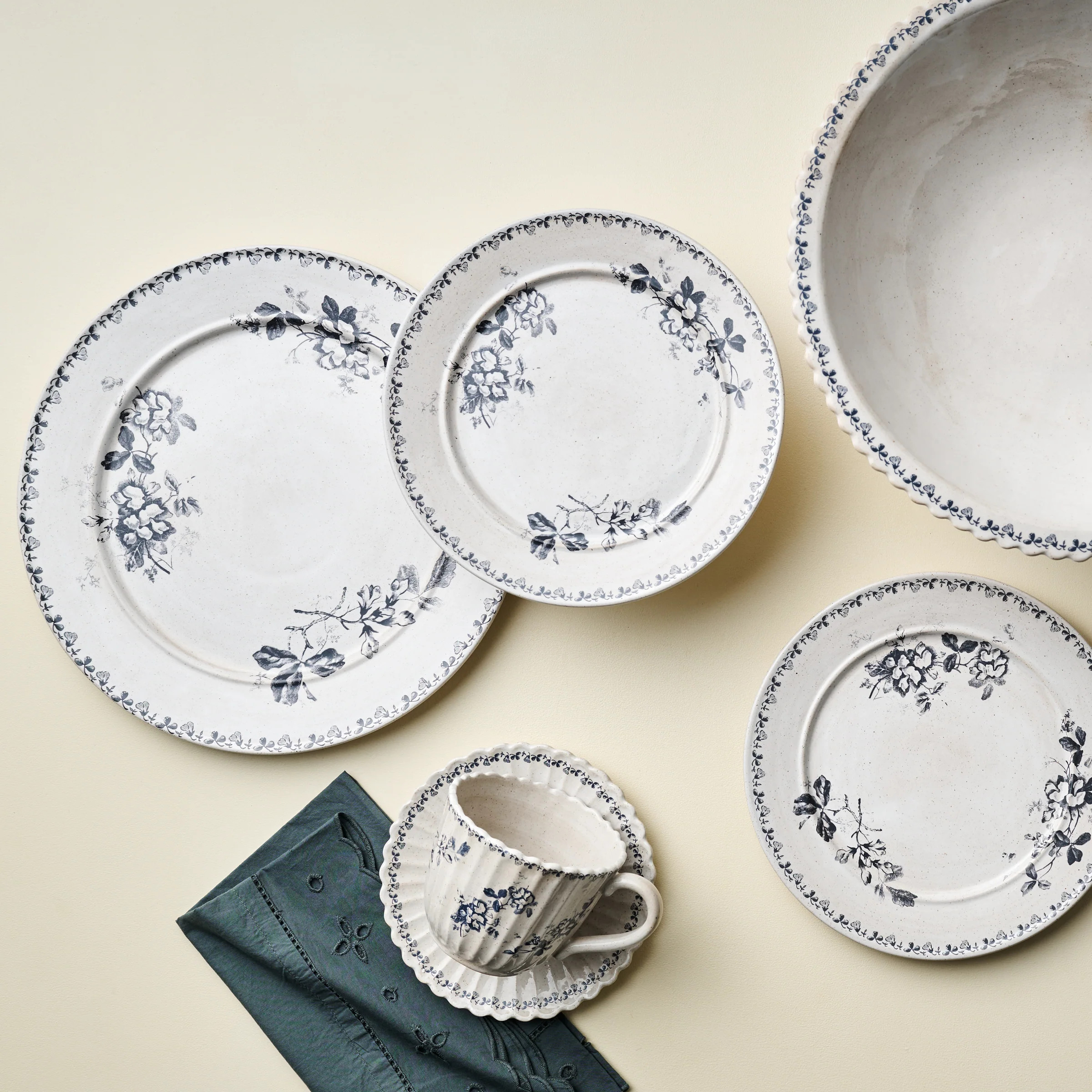 Heirloom Garden Navy Floral 2-Piece Place Setting | Magnolia