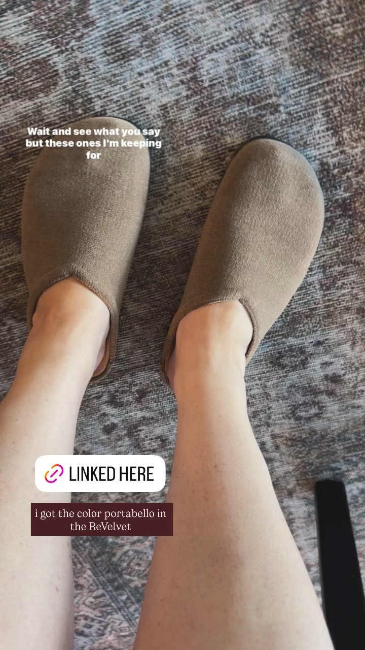 these clogs have support and cushion! so insanely comfy! i sized down a full size. (typically a size 9 got an 8)

#LTKOver40 #LTKWorkwear #LTKSeasonal