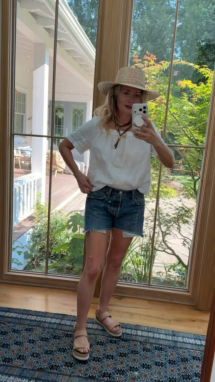 This $42 top is EXCELLENT

#LTKootd #LTKgrwm #LTKmomlife