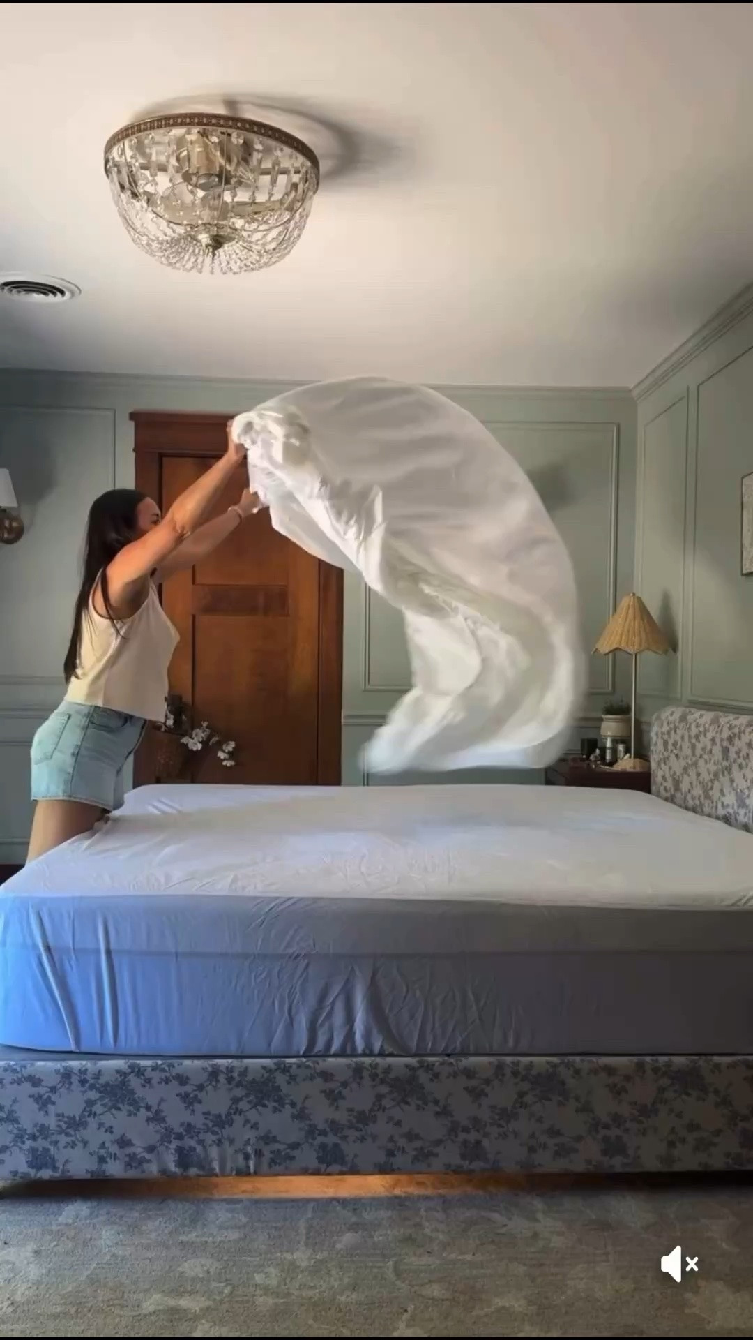 When we decided to invest in a new mattress, I made a promise to myself: this time, I was finally going to splurge on a really good set of sheets.

After hearing two of my sisters and my mom rave about these bamboo sheets, I figured it was time to see what all the fuss was about—and they were right. 🤍

They’re incredibly soft, cool to sleep in, and somehow get even softer with every wash. Truly the kind of bedding that makes climbing into bed at the end of a long day feel like a luxury.

A little bit of a splurge? Yes.
Worth every penny? Also yes.

Comment SHOP and I’ll send you the details. 🤍

-

#BedroomRefresh #CozyHomeStyle #BambooSheets #HomeComforts #SimpleHomeLuxury