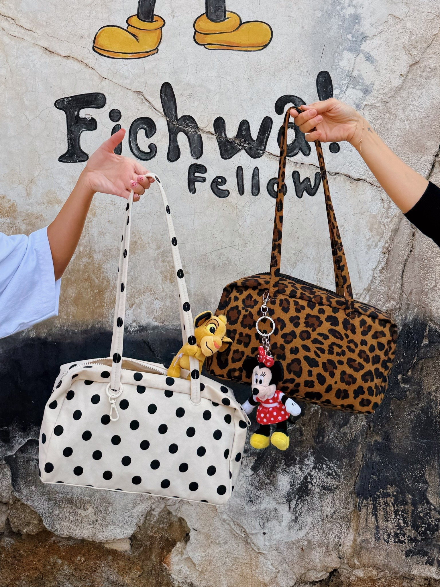 The perfect Disney bag! I just got this baggu bowler bag & I’m obsessed! It felt like the perfect size for a Disney day and it was so comfy on my shoulder! The patterns are so fun too! I especially love the polka dot! 