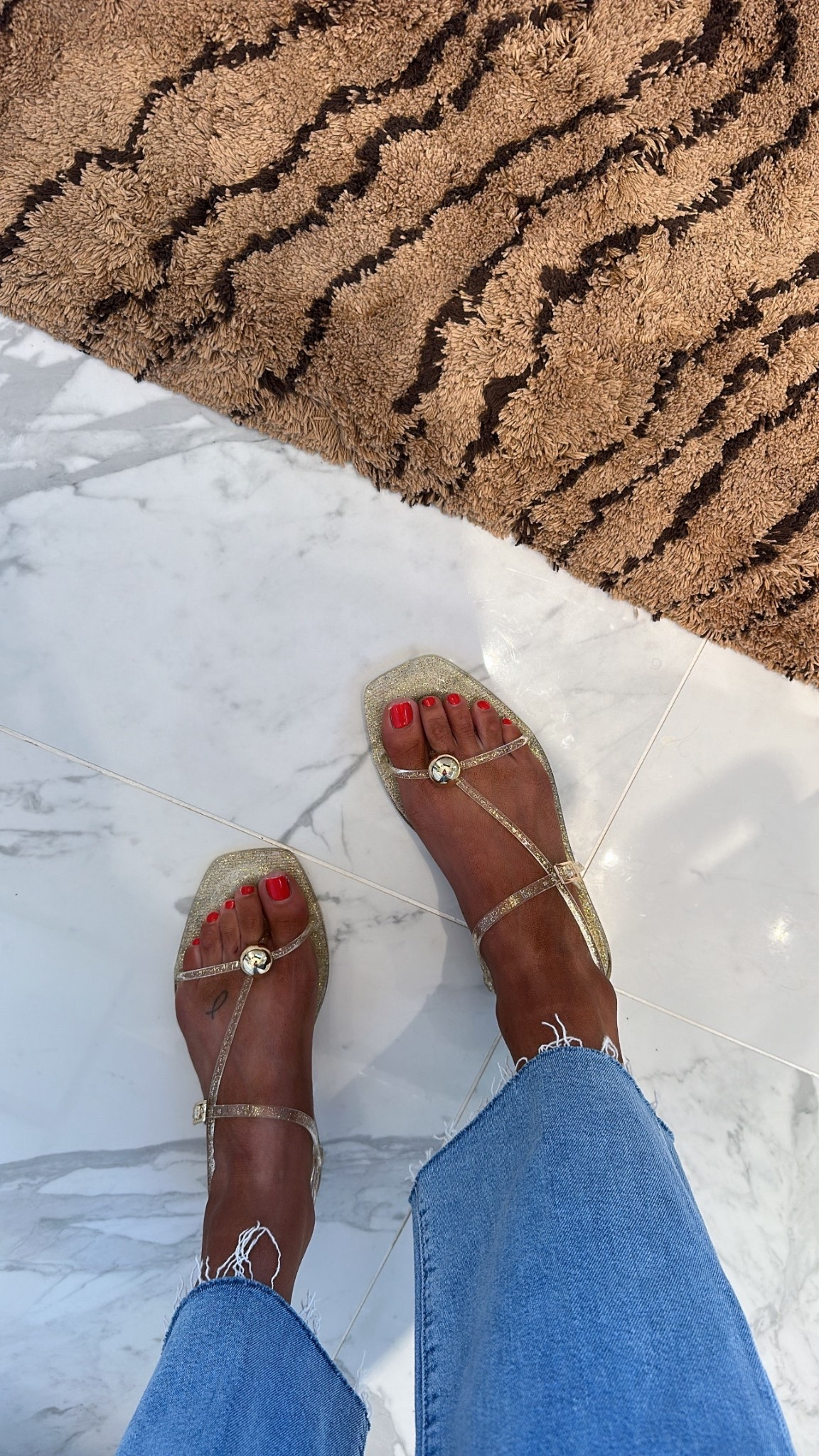 The perfect elevated jelly sandal ✨😍👏