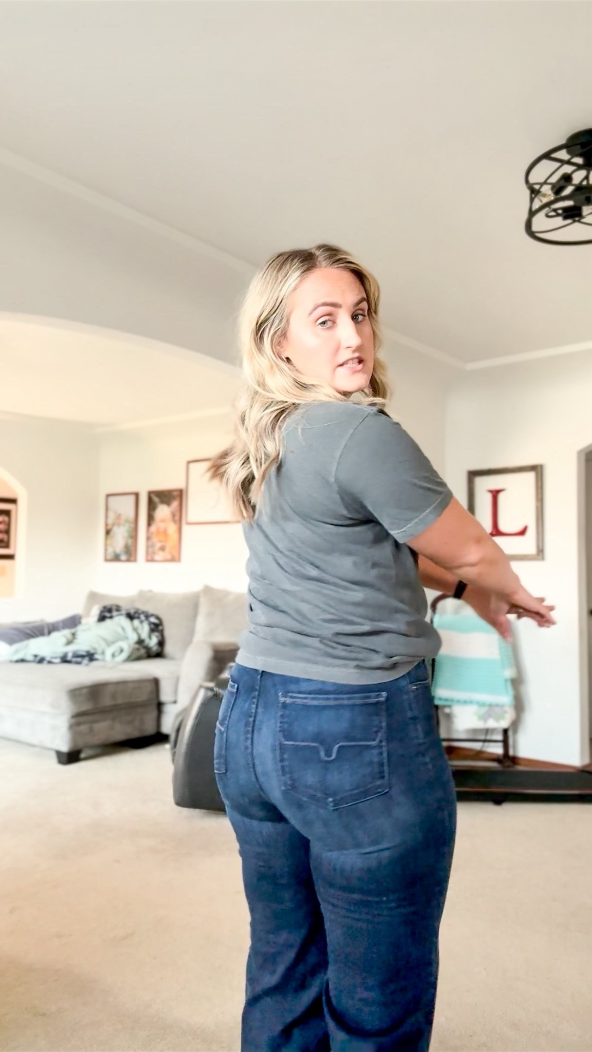 The BEST jeans for your midsize girly! Booty coverage, no gap, stays in place true to size 🤍

#LTKSeasonal #LTKMidsize #LTKFallSale