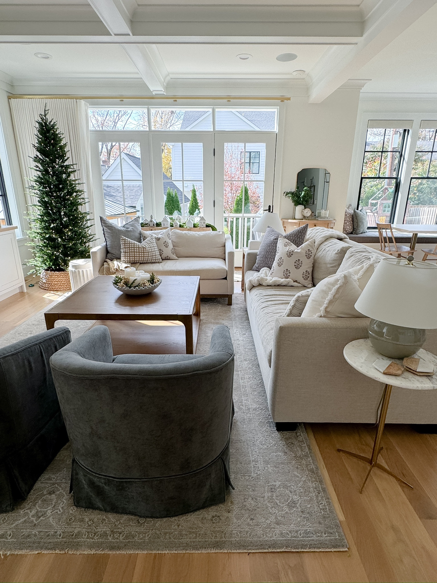 Most of my living room furniture and decor is on sale!

Neutral home, living room furniture, living room decor, Christmas decor, holiday decor, living room design

#LTKCyberWeek #LTKHome #LTKSaleAlert