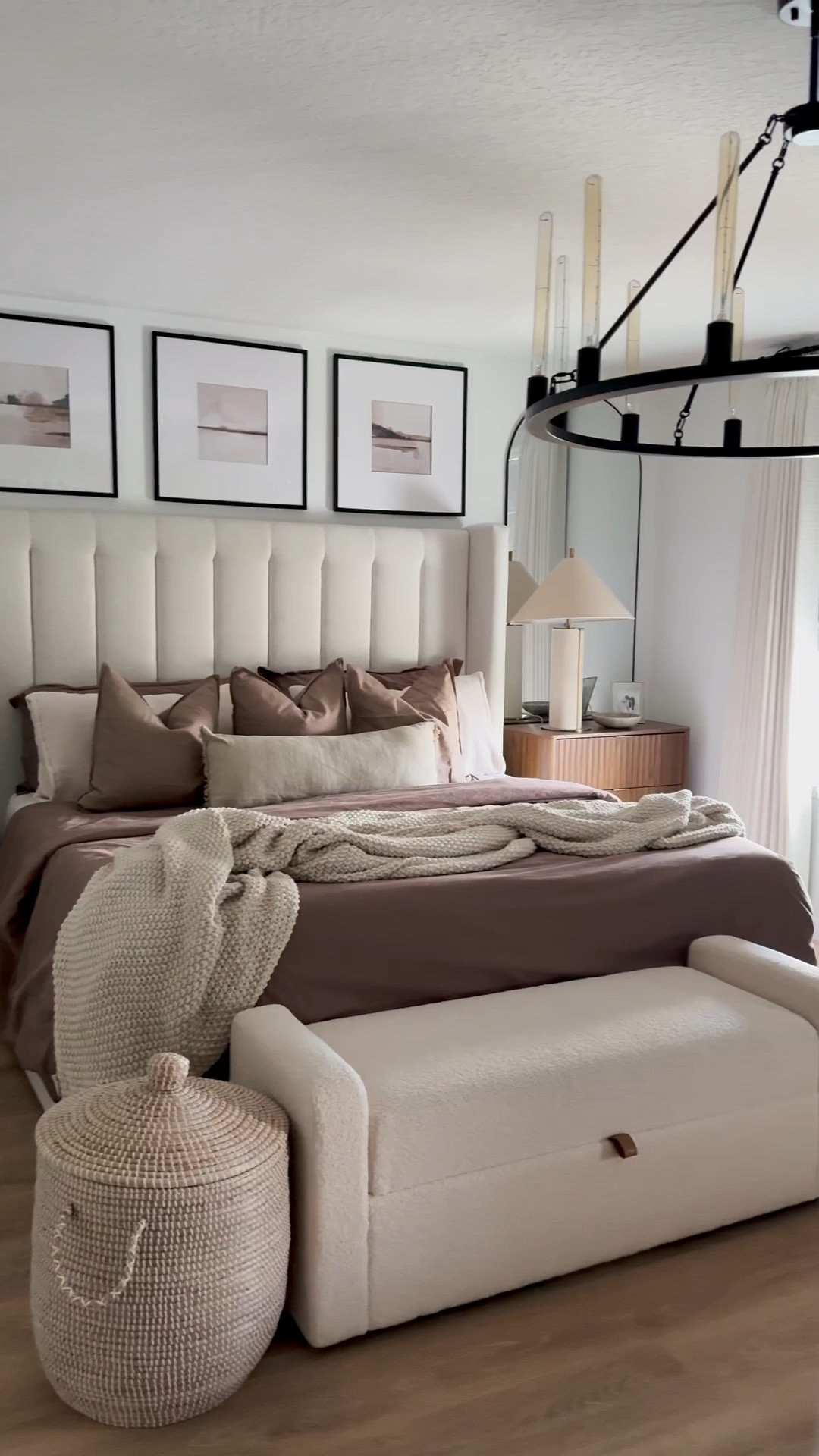 Mirrors are a great way to make a space feel bigger! These arched mirrors are the perfect addition 🥰



Bedroom refresh
Bedroom makeover
Bedroom mirrors
Fluted nightstands
Soft bedding
Large bedroom
Master bedroom
Home decor


#LTKHome