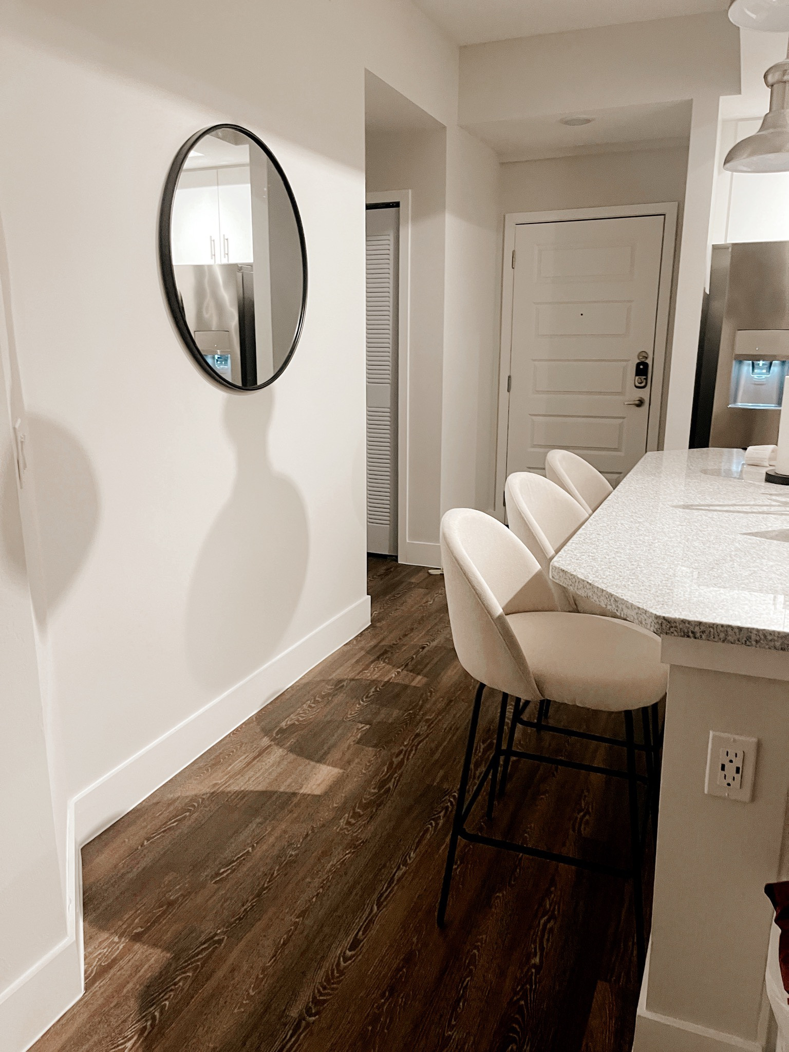 Barstools (available in 4 colors) & black mirror in my Naples home

Home decor, furniture, modern home, home decor, neutral decor, kitchen decor, kitchen furniture



#LTKparties #LTKhome #LTKtravel