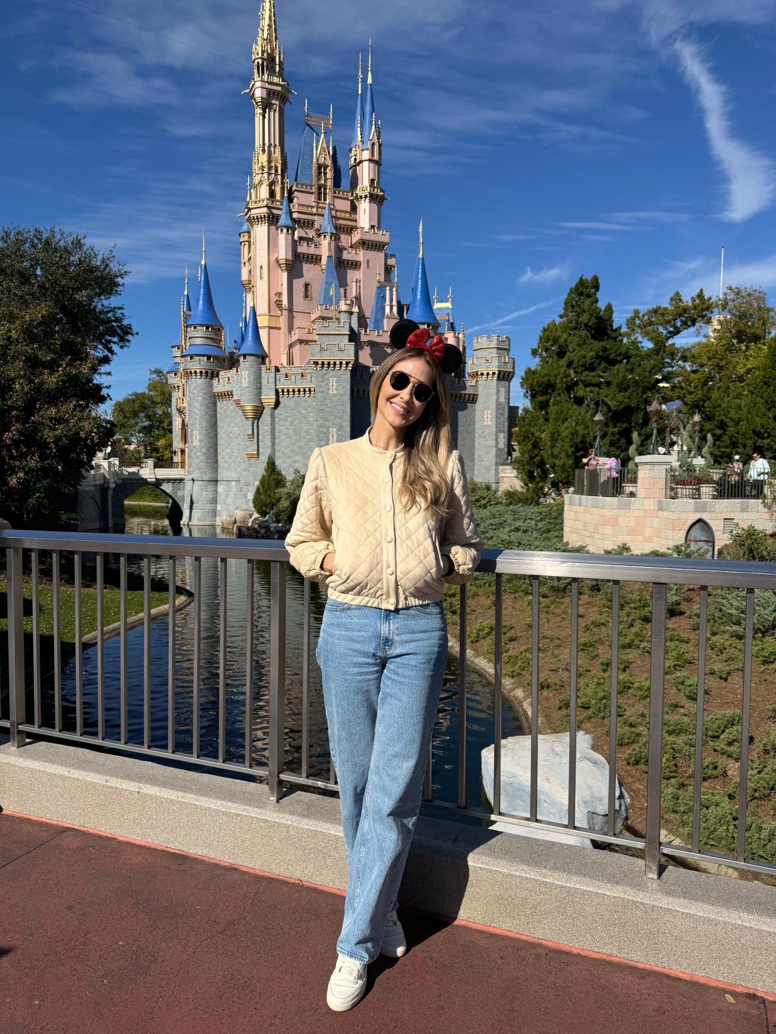Casual chic outfit i wore at Disney  two weeks ago!
Comfortable and warm, perfect to walk around the whole day. Fits true to size and I’m wearing size small 

#LTKTravel #LTKU #LTKootd